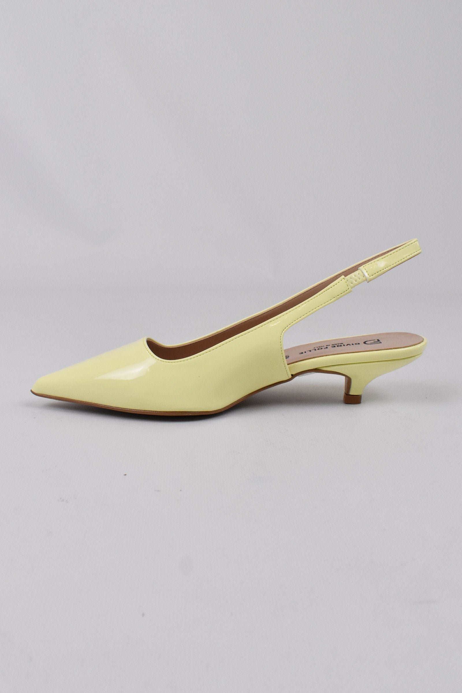 Slingback a punta vernice