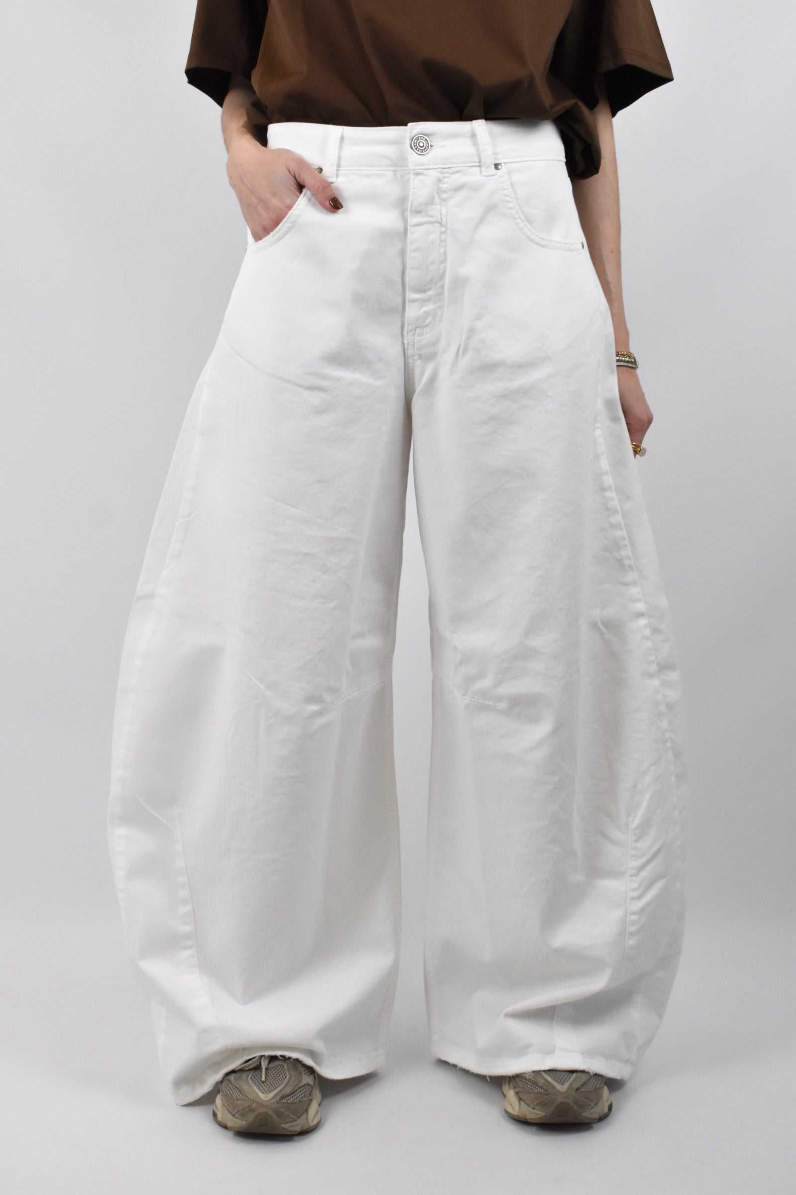 Pantalone God Save Denim IRIDE balloon fit con orlo a taglio vivo bianco