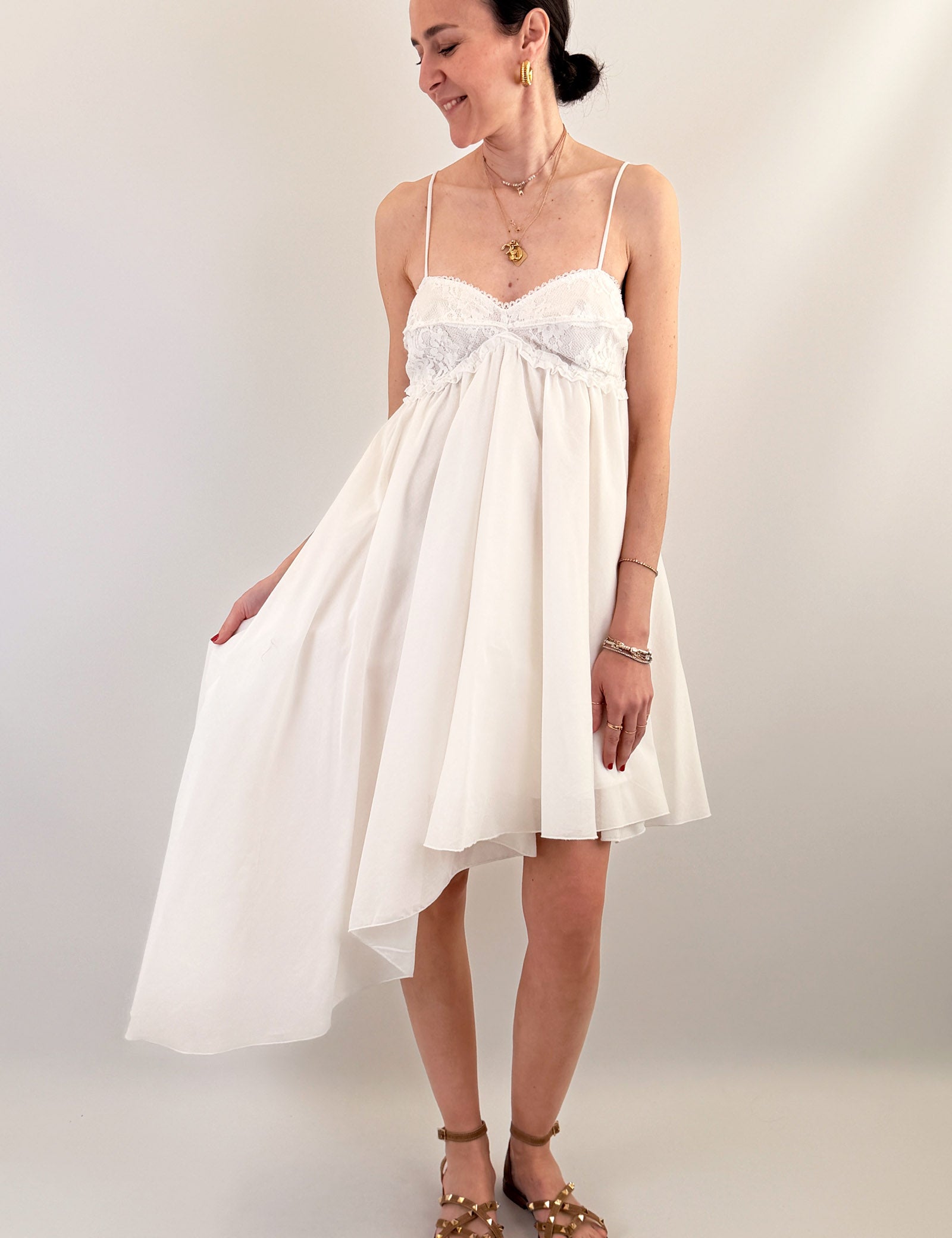 haveone-abito-bianco-pizzo-asimmetrico.jpg