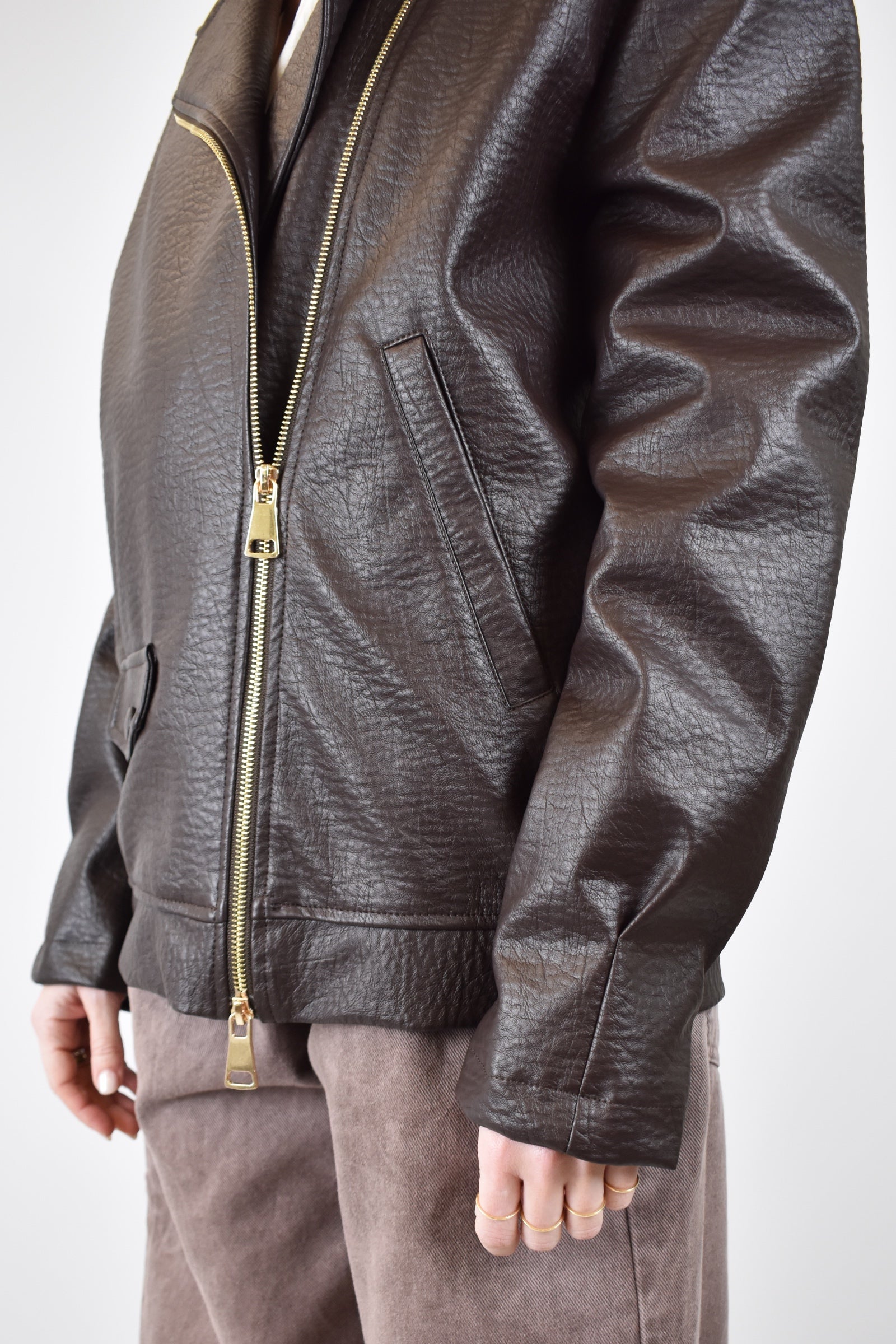 Chiodo ecopelle martellata