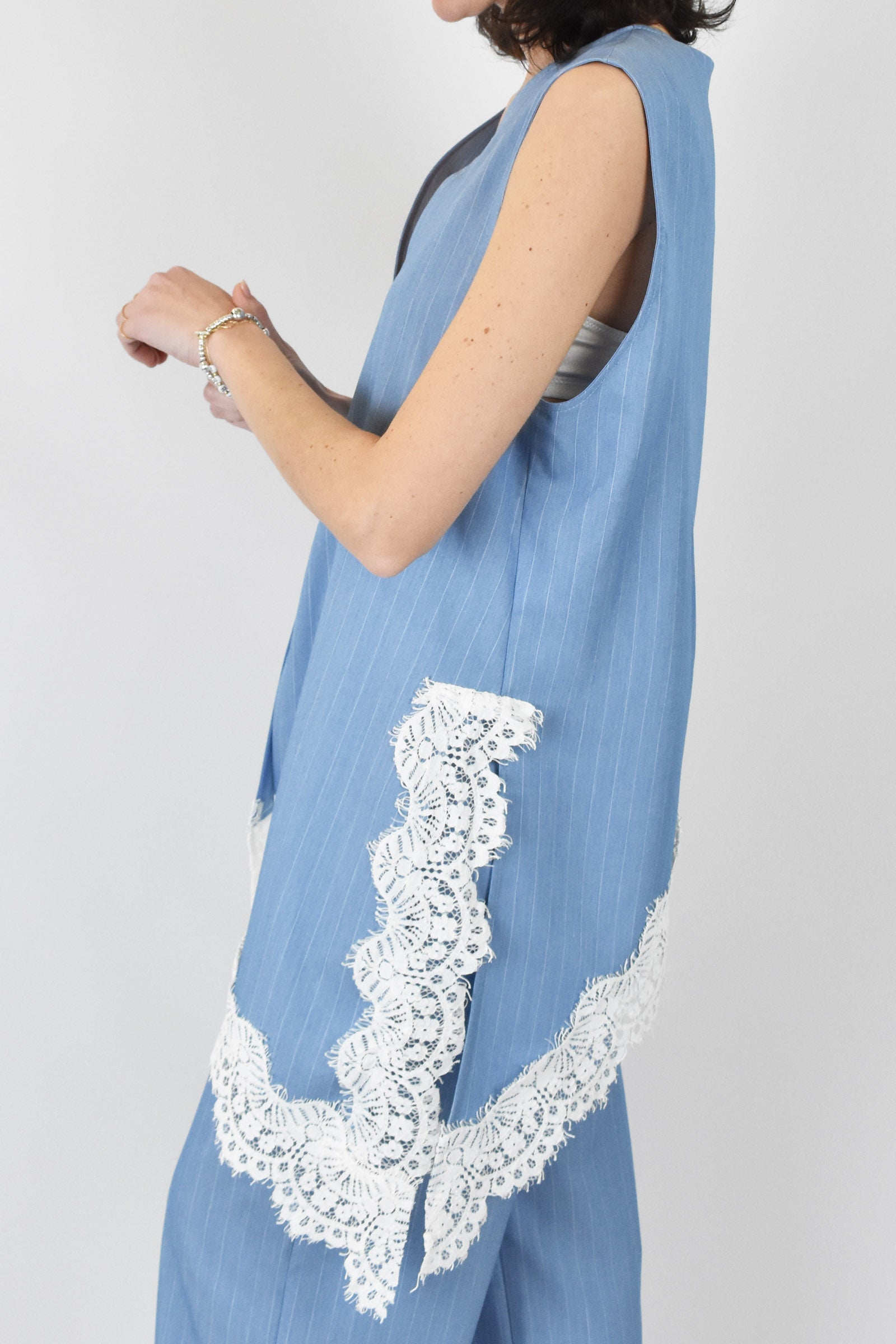 Gilet asimmetrico con pizzo