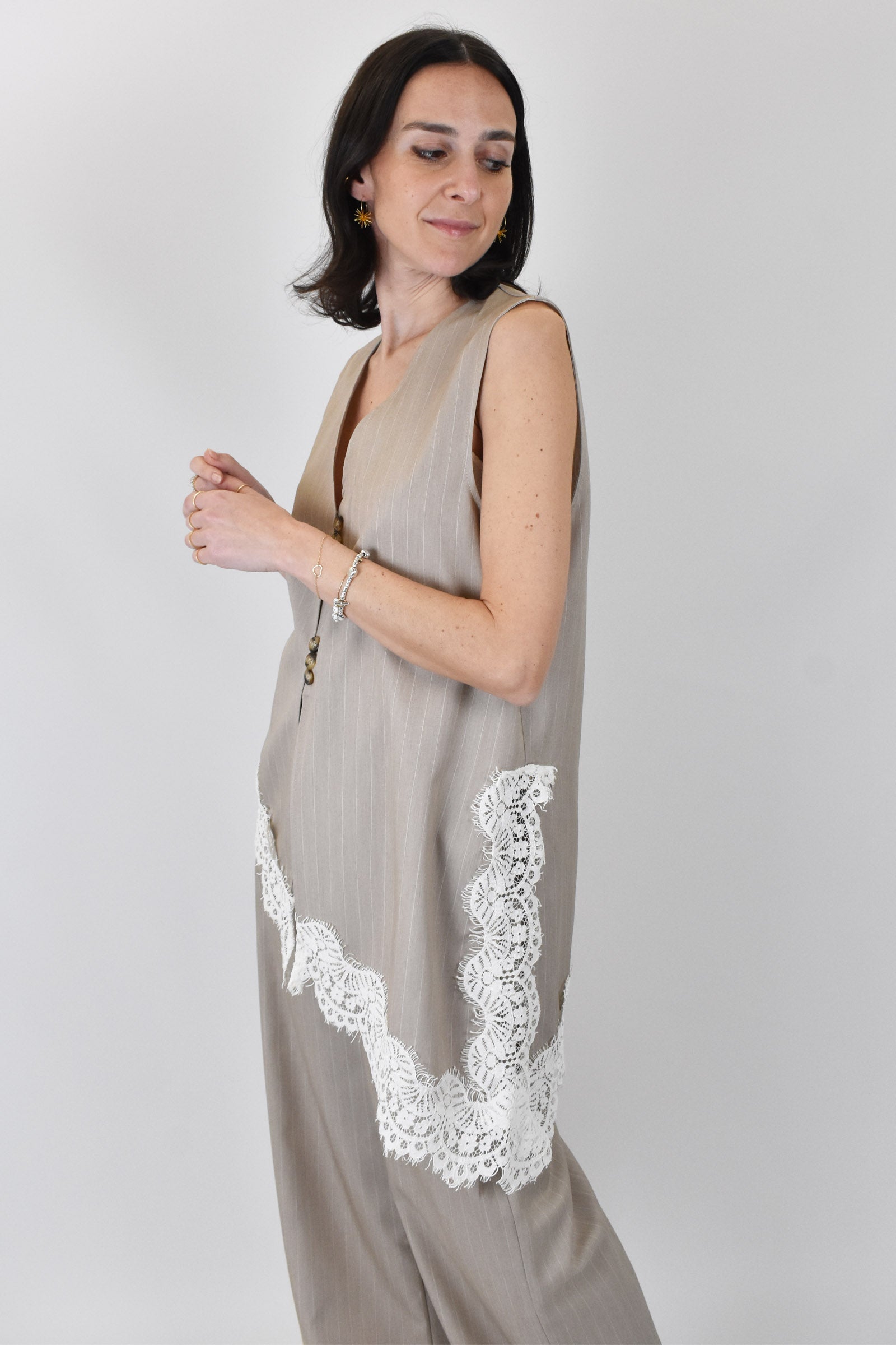 Gilet asimmetrico con pizzo