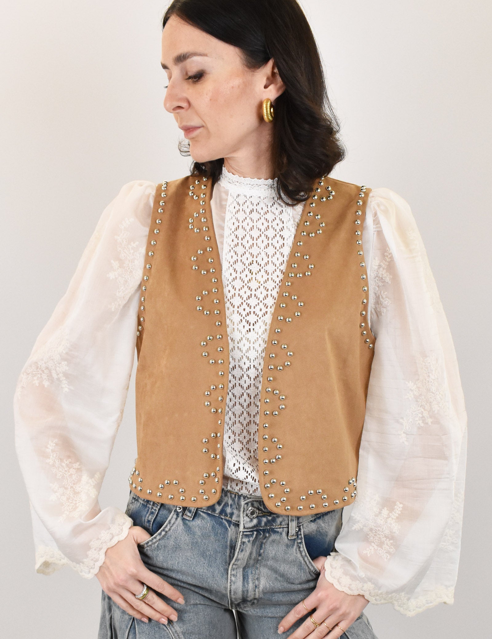 haveone-gilet-siede-borchie-beige.jpg