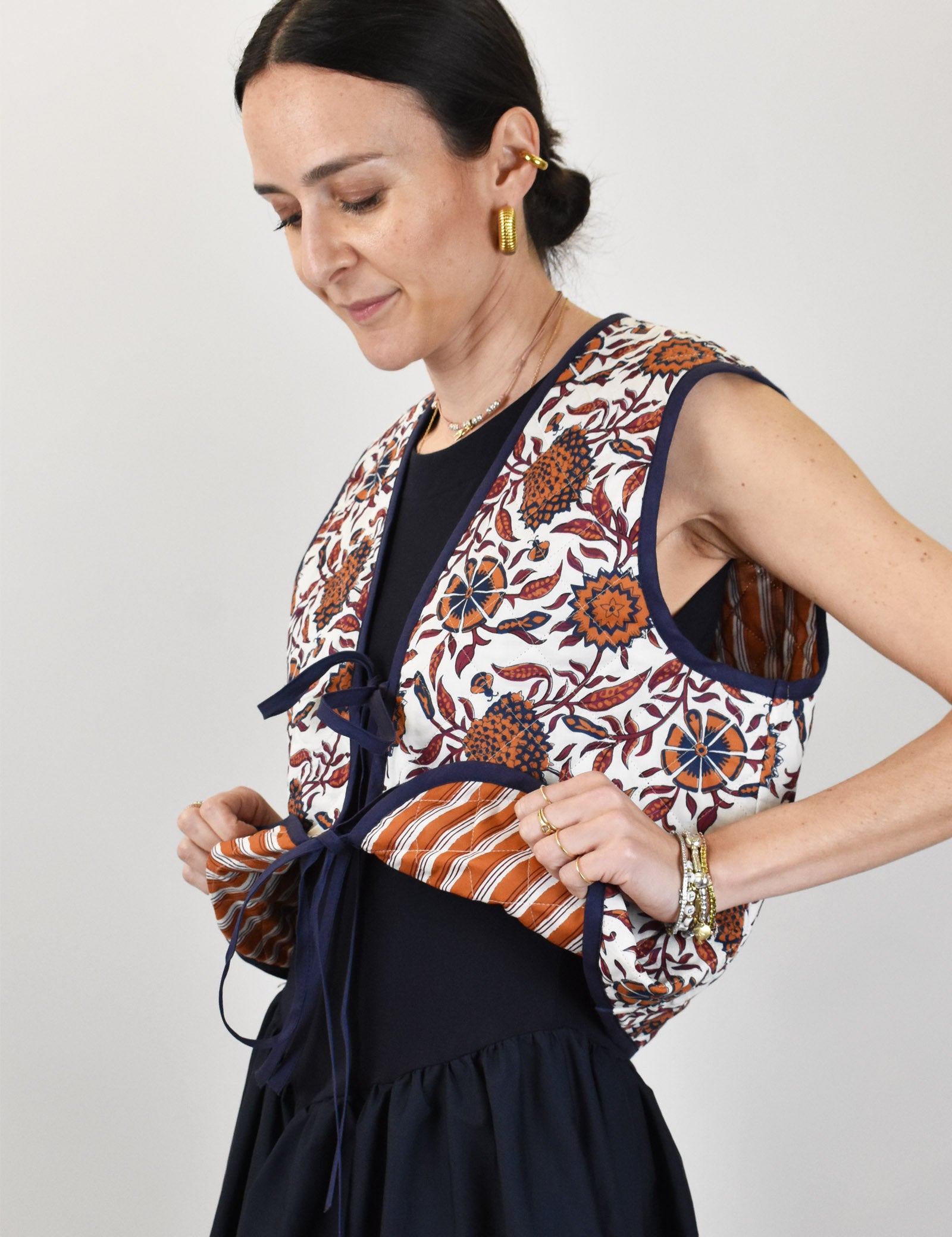 haveone-gilet-trapuntato-fantasia-fiocchi-blu.jpg