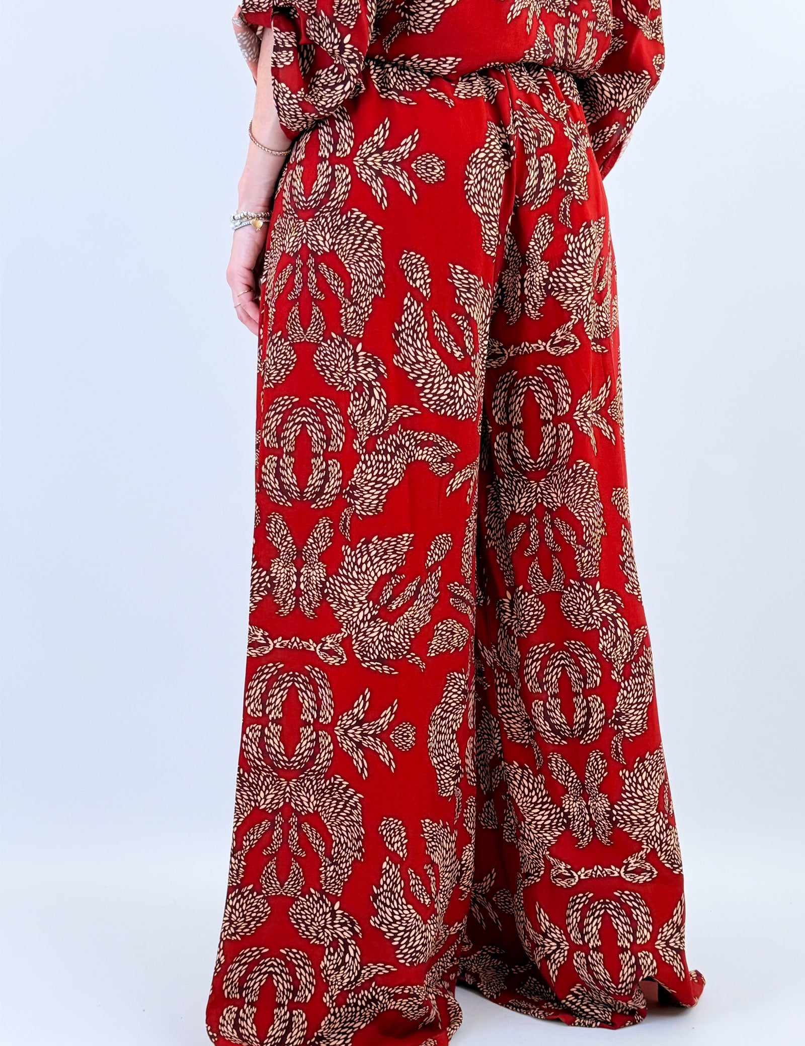 haveone-pantalone-ampio-fantasia-rosso-beige-dietro.jpg