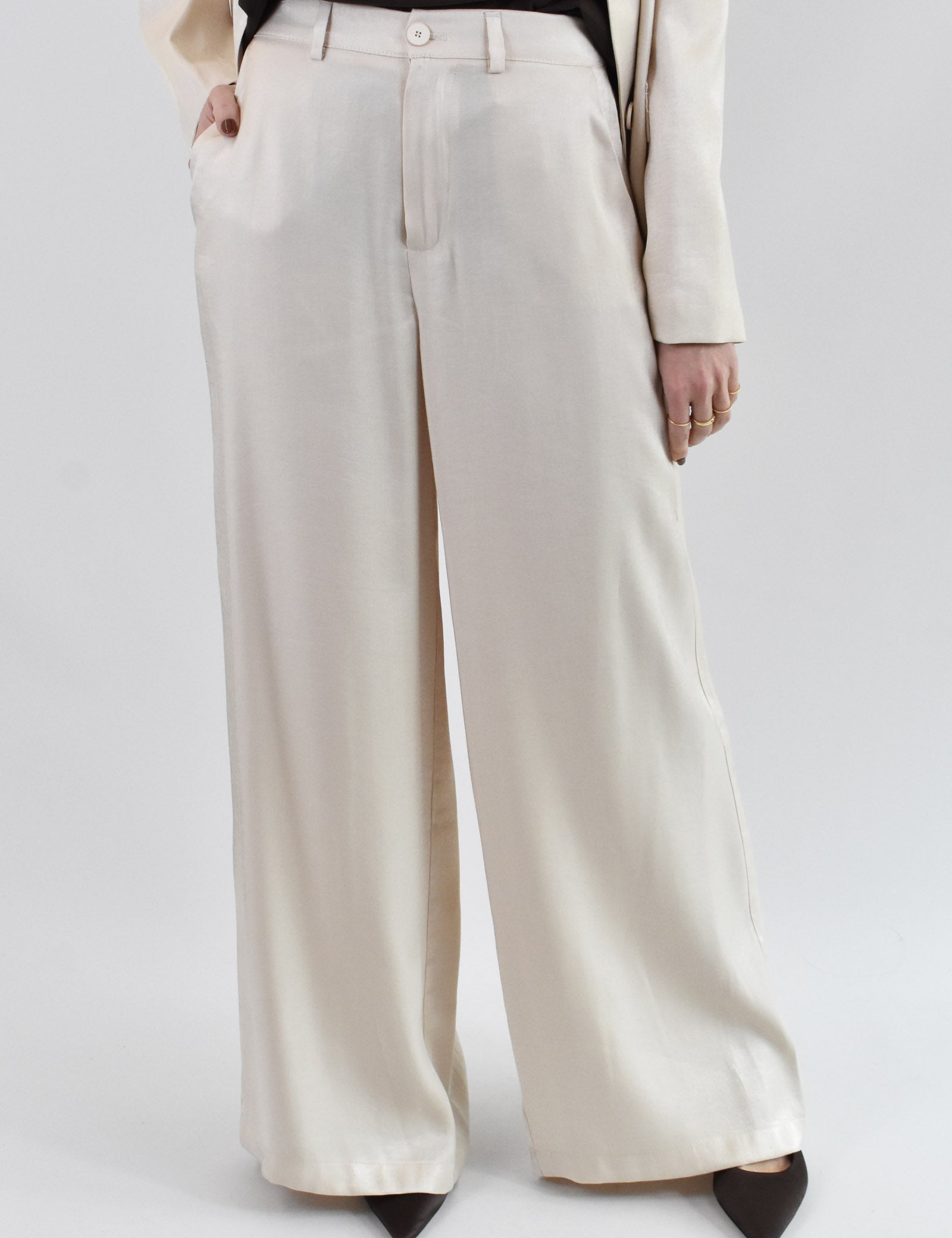 HaveOne pantalone a palazzo fluido in tessuto di viscosa, elegante e raffinato, colore avorio