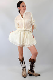 Shorts con balze