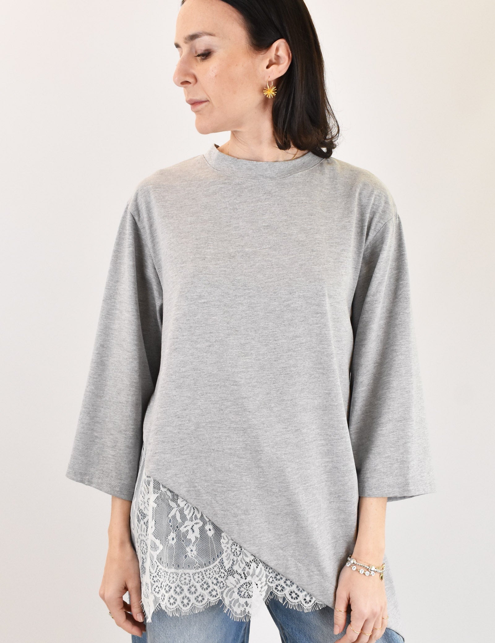 T-shirt over pizzo