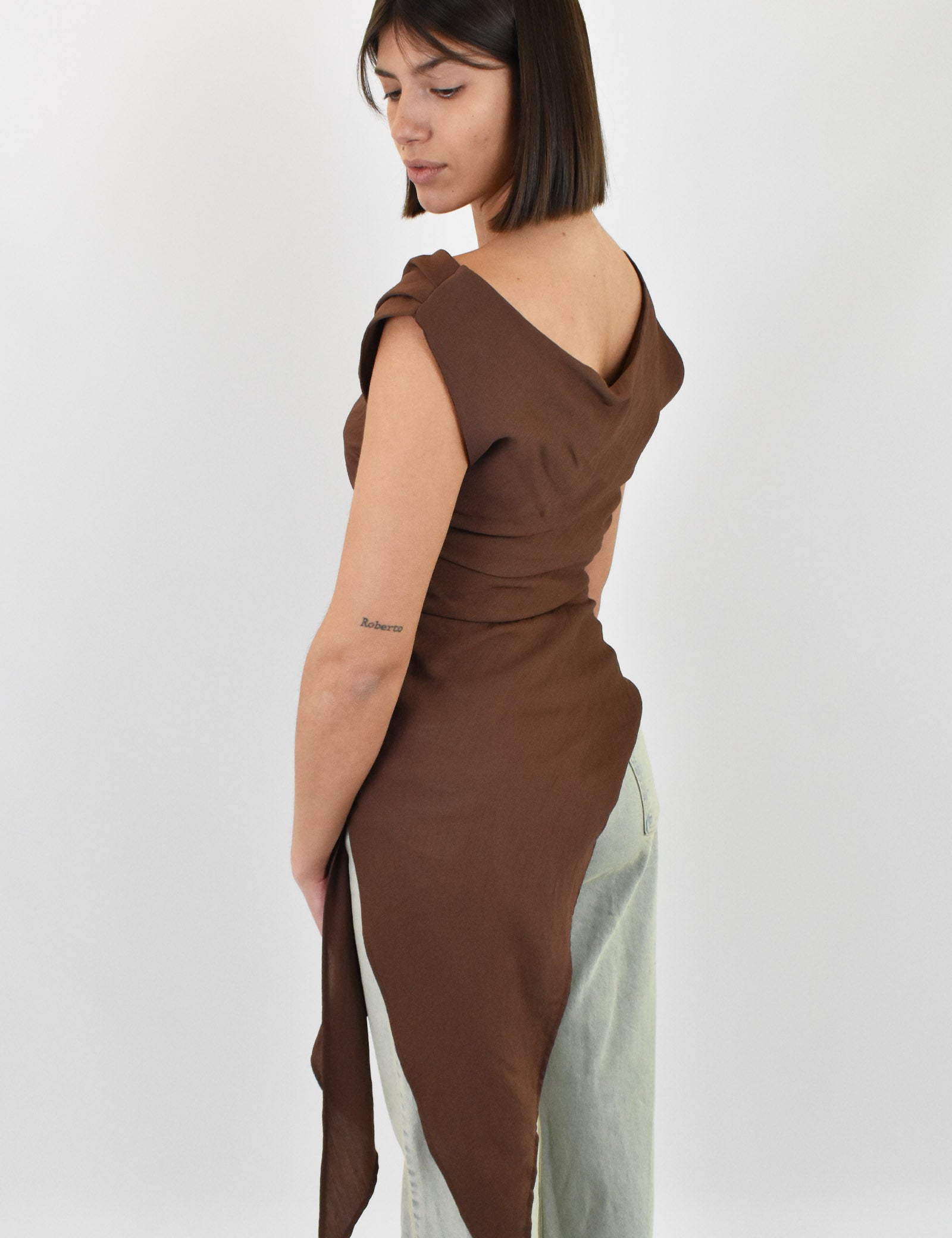 haveone-top-asimmetrico-marrone-dietro.jpg