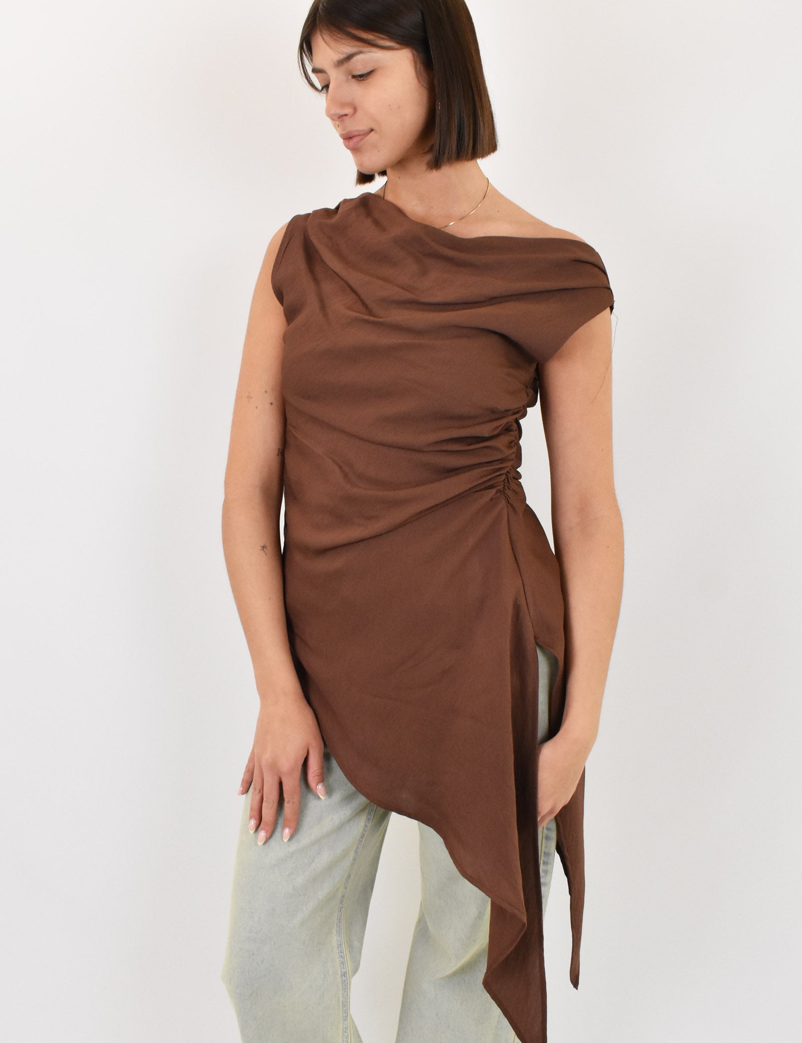 haveone-top-asimmetrico-marrone.jpg