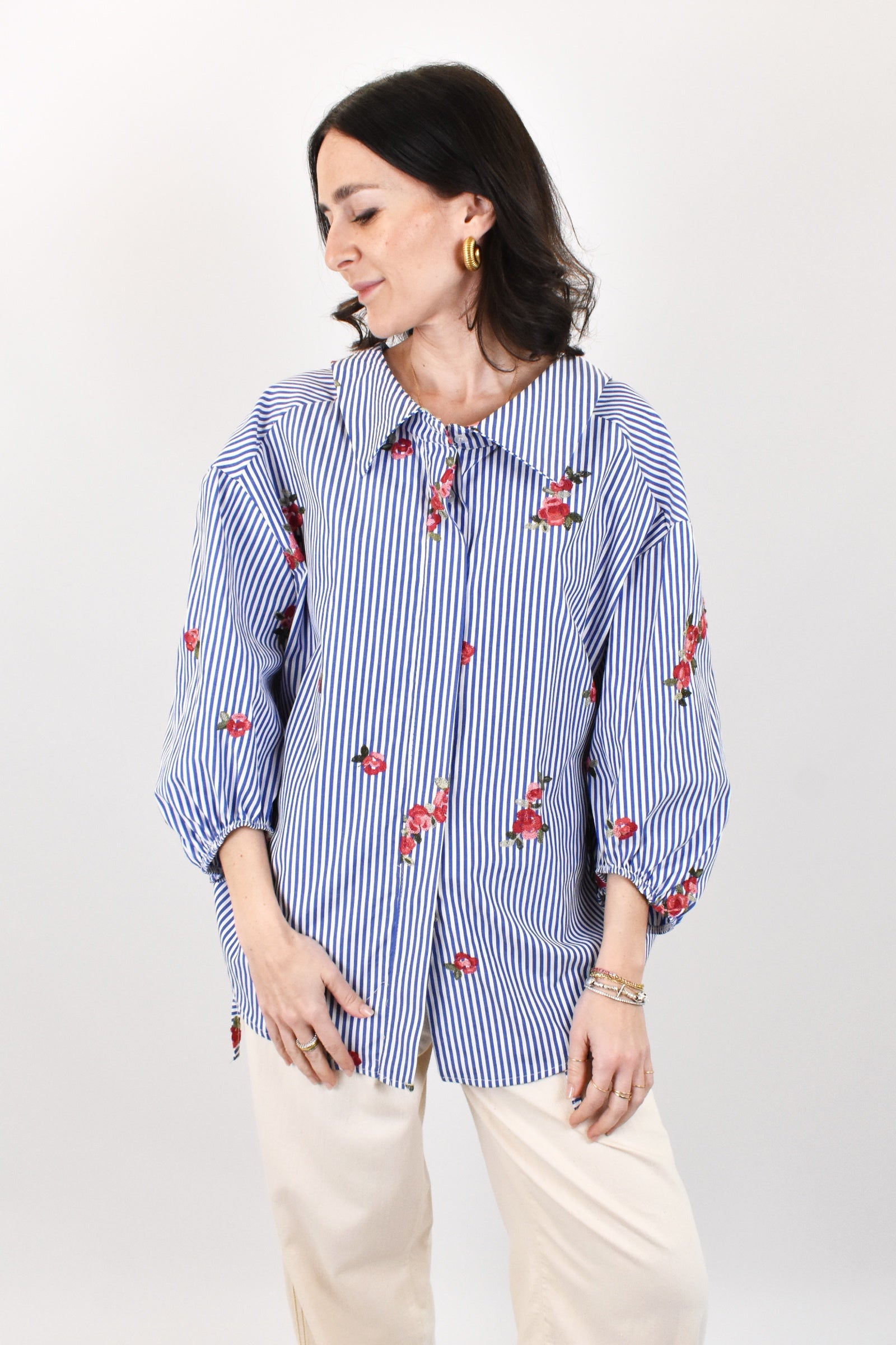 Camicia a righe ricamo rose