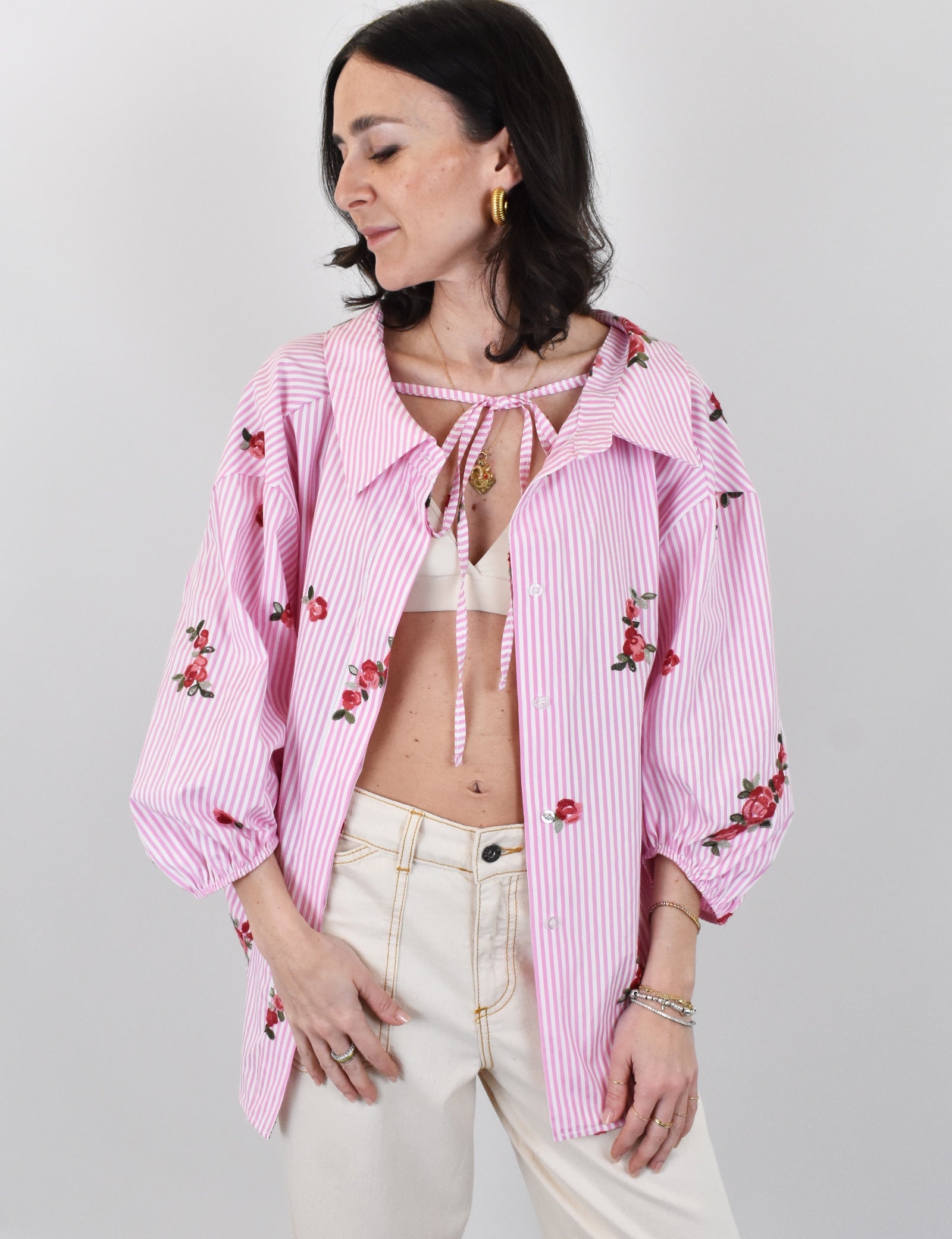 kontatto-camicia-righe-rose-ricamate-rosa.jpg