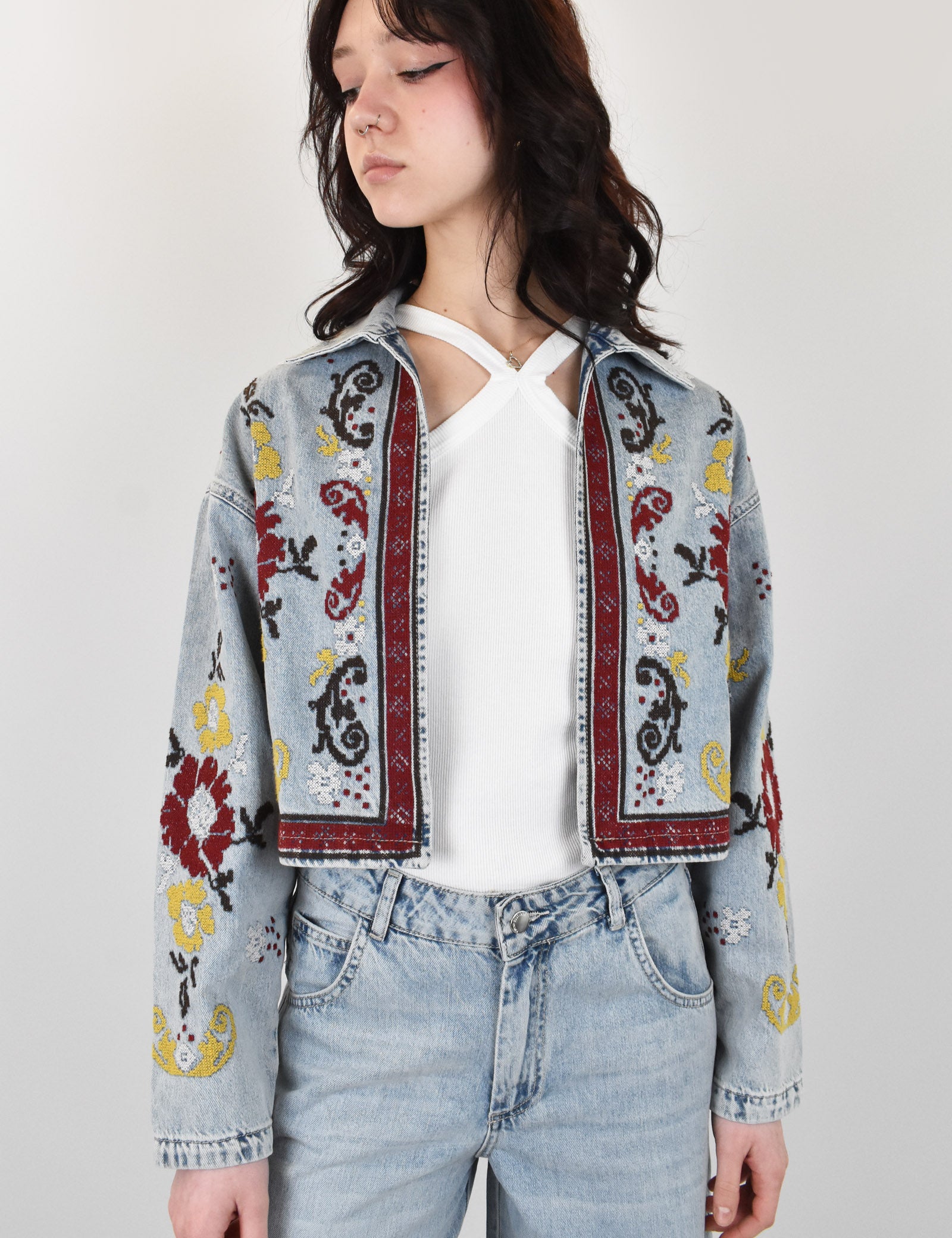 kontatto-giubbotto-jeans-ricamato-frontale_429a5385-fa9c-4e7c-b9c6-78308a5f3460.jpg