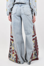 Jeans zampa ricamato