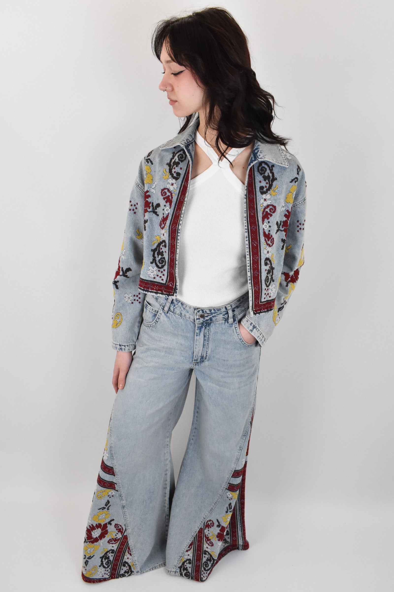 Jeans zampa ricamato