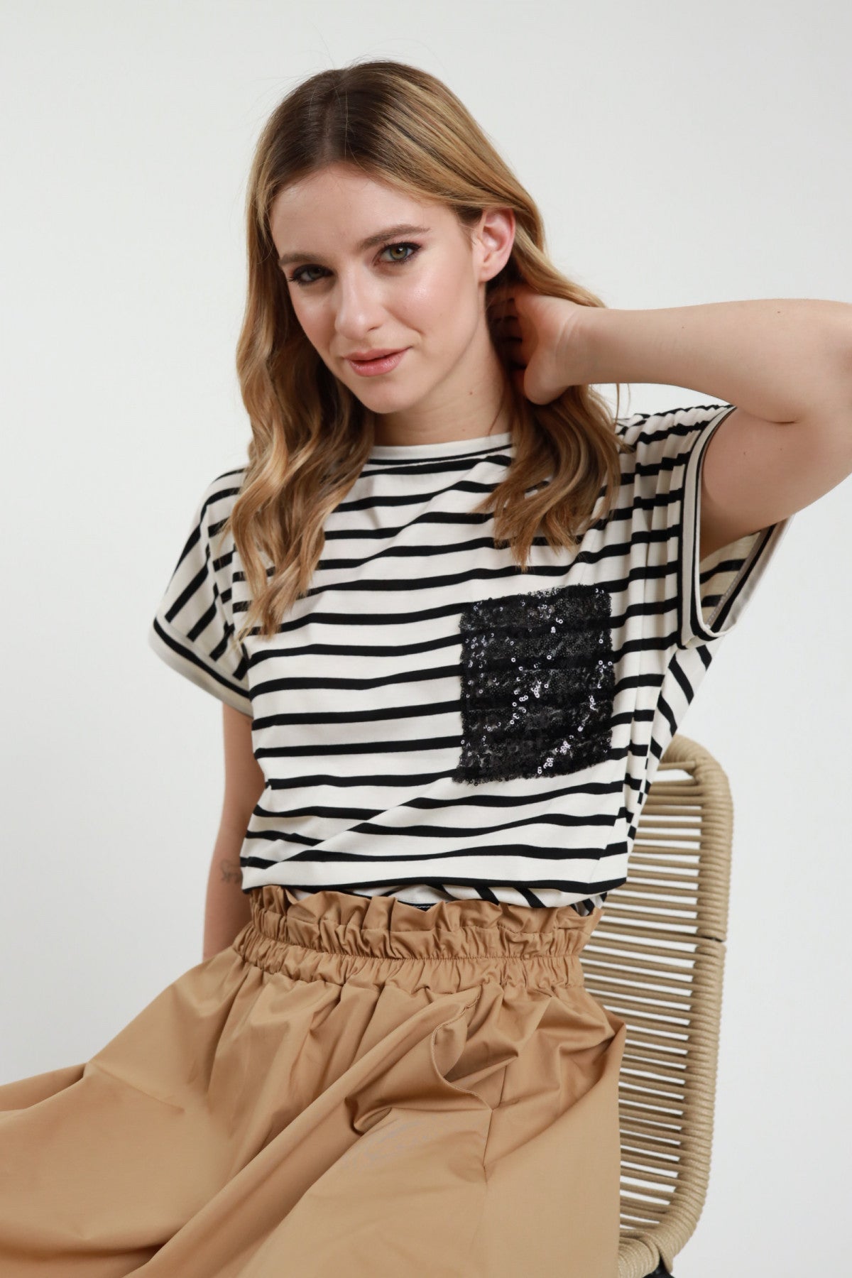 T-shirt righe tasca paillettes