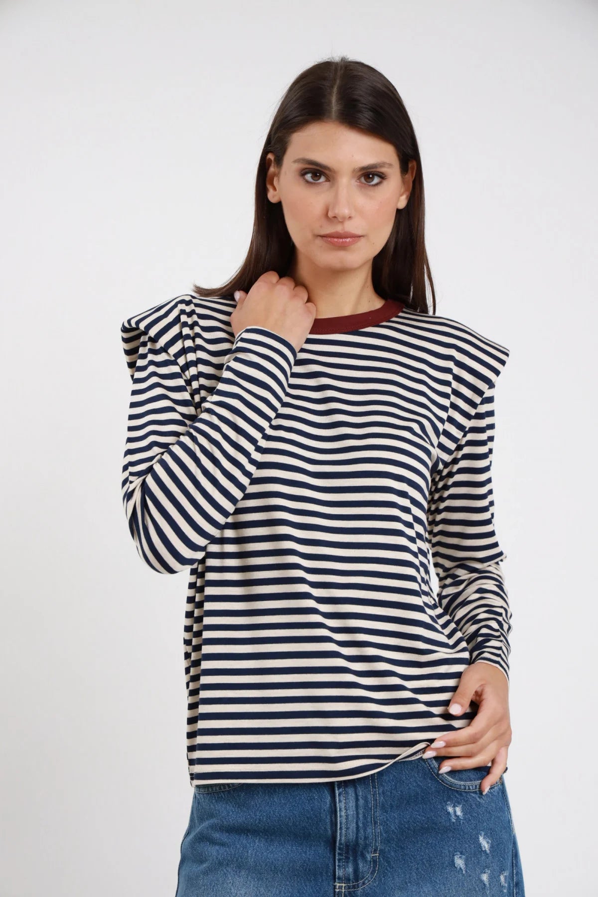 Maglia rigata con spalline
