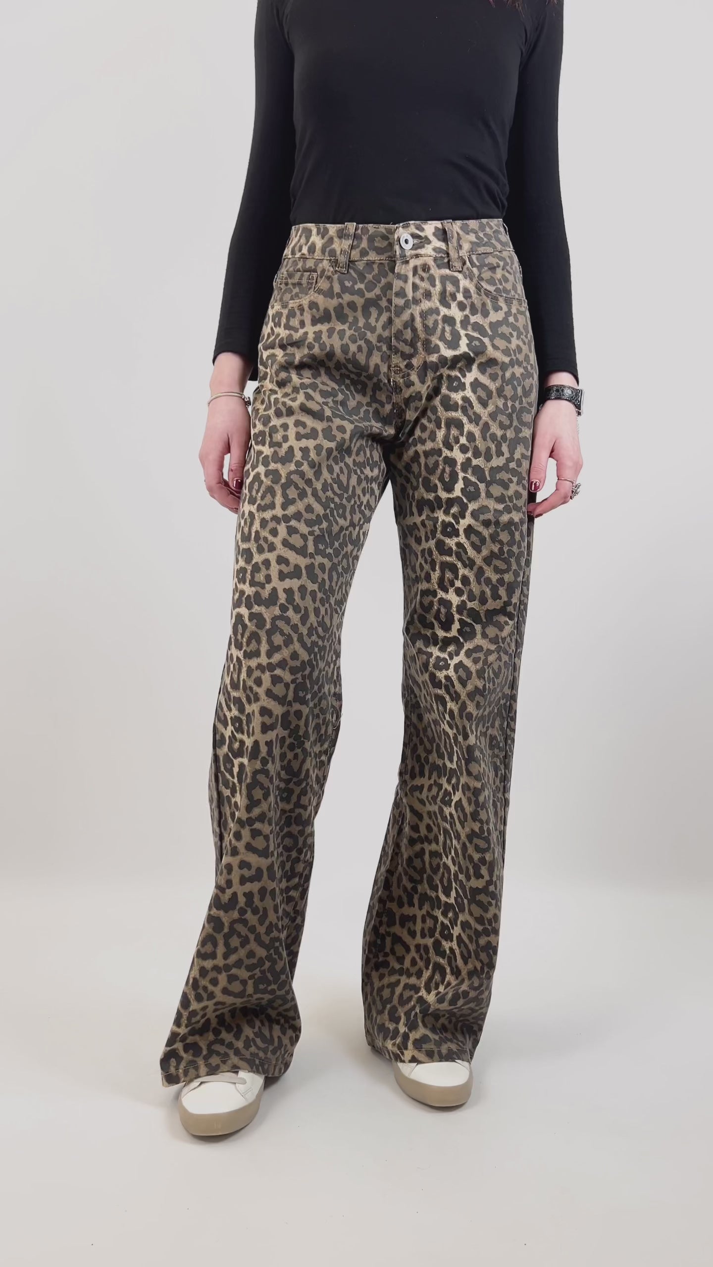 Pantalone da donna modello flare realizzato in tessuto maculato, brand Susy Mix, articolo 806126