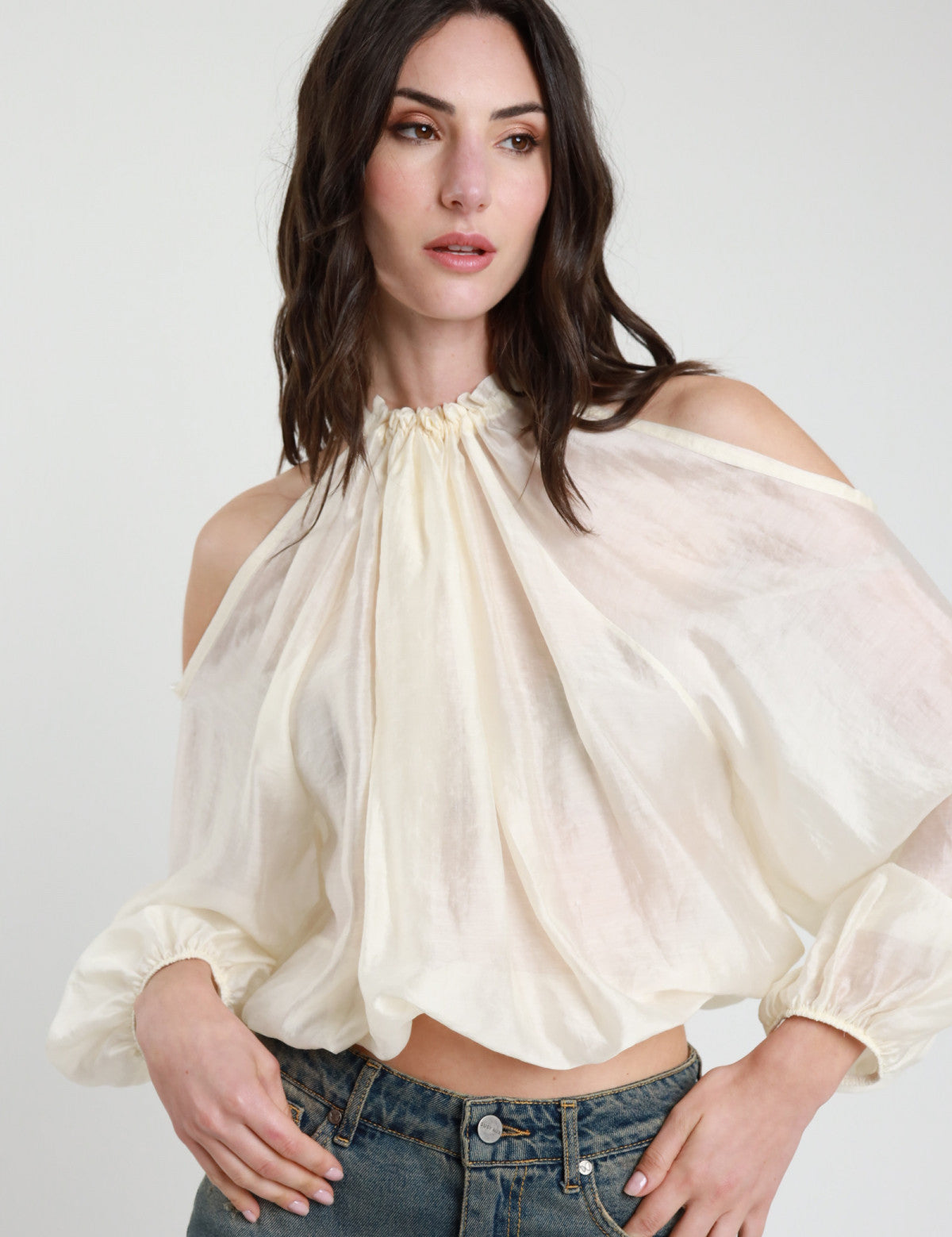 Blusa cut out spalle