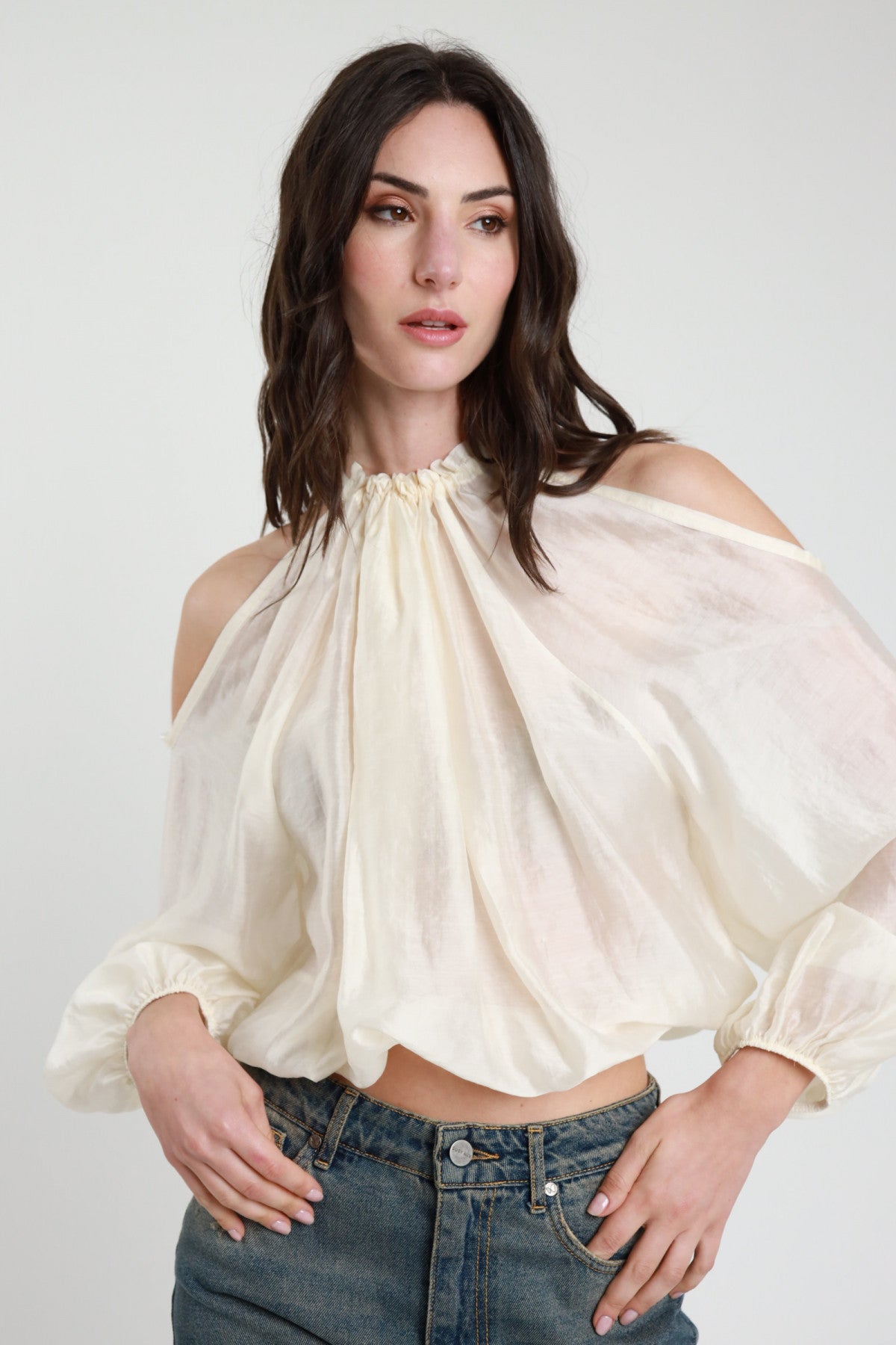 Blusa cut out spalle