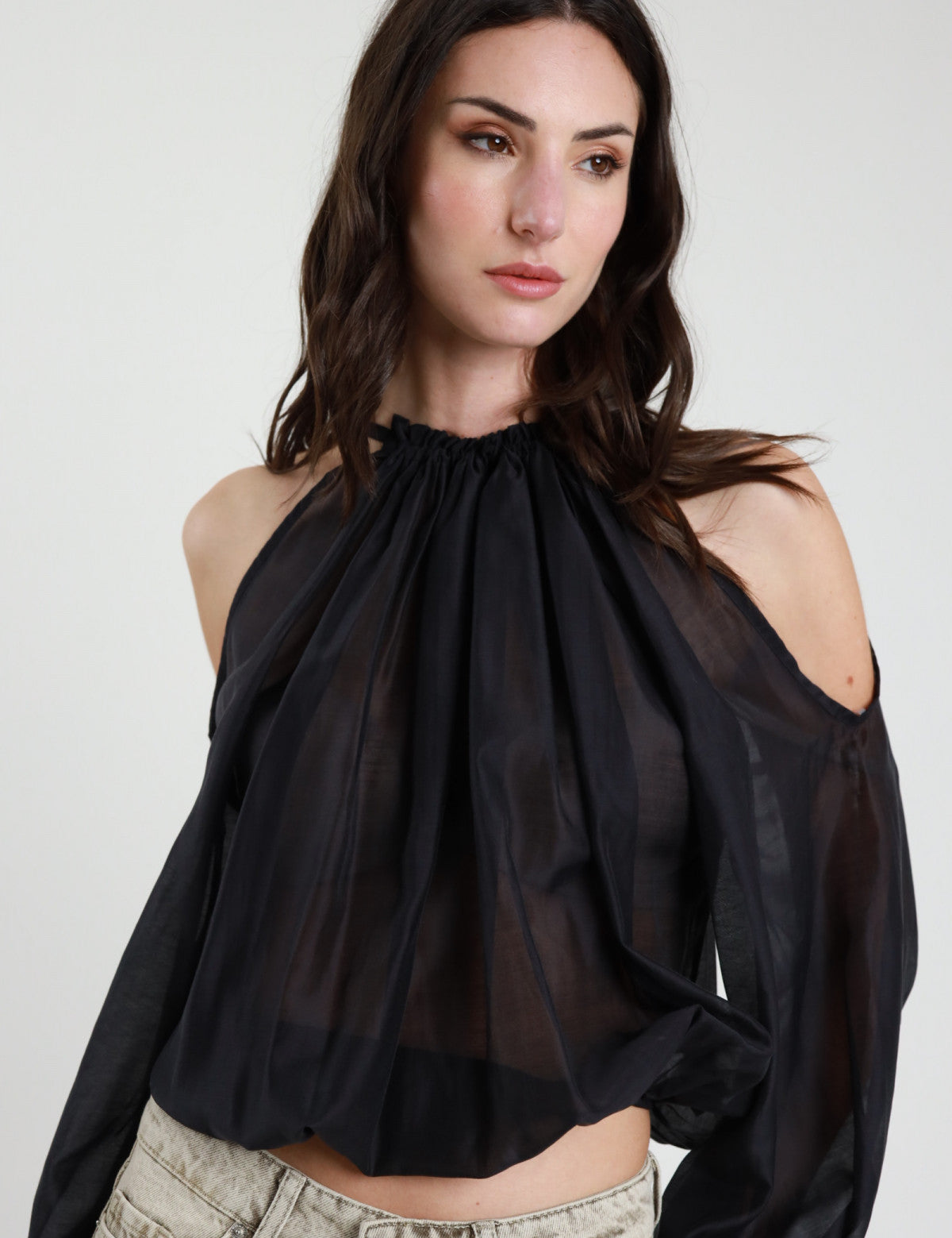 Blusa cut out spalle