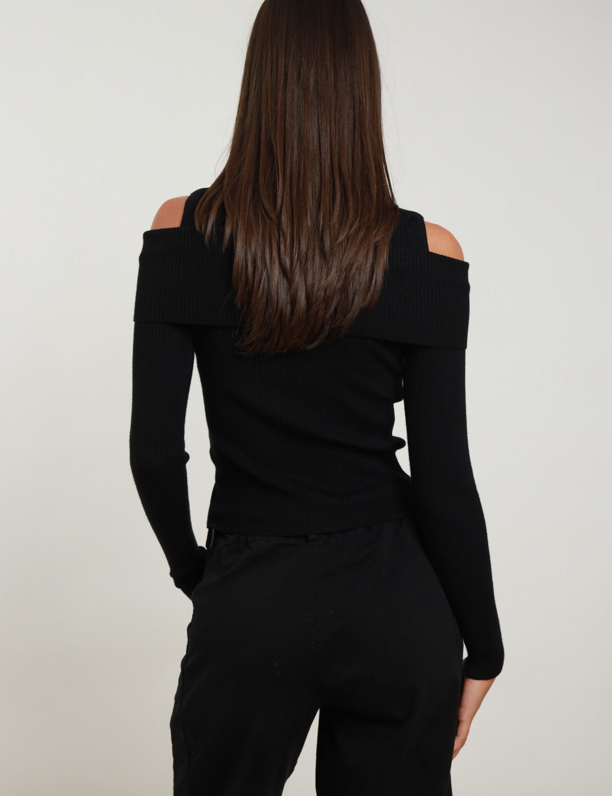 shiffer-costina-cut-out-65-vi-35-ny_1_3.jpg