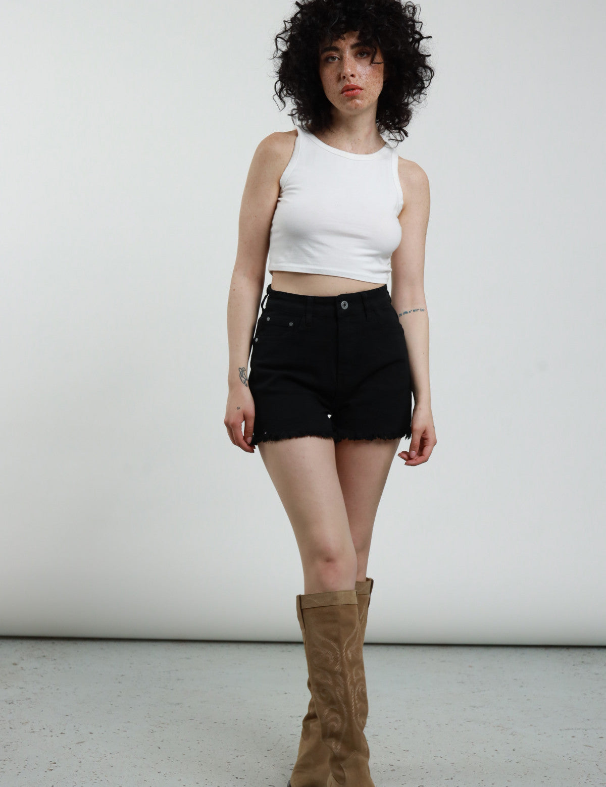 Shorts sfrangiati vita alta