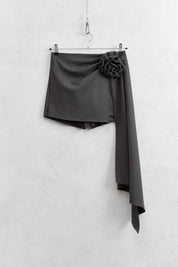 Shorts con rosa e drappeggio