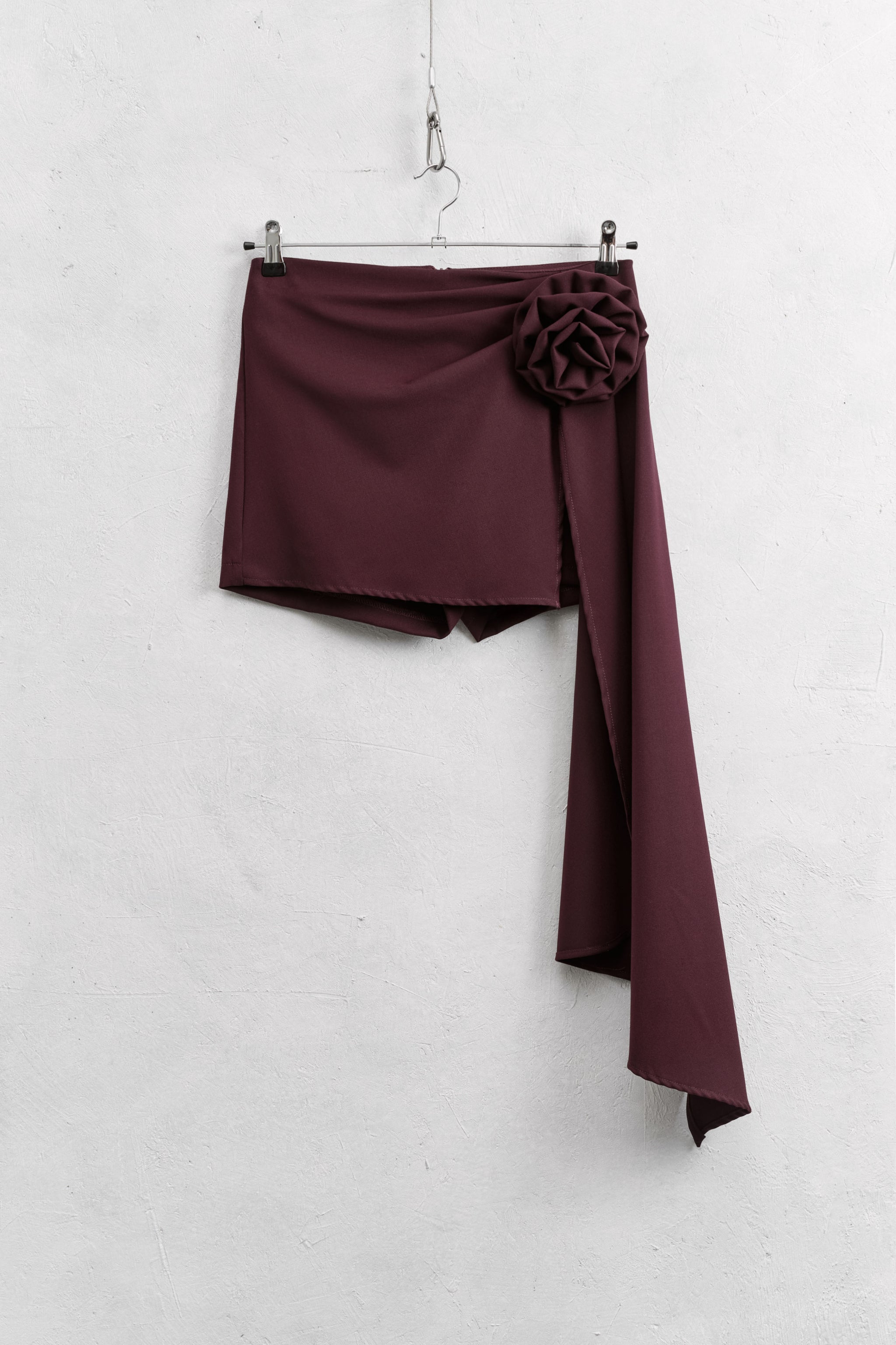 Shorts con rosa e drappeggio