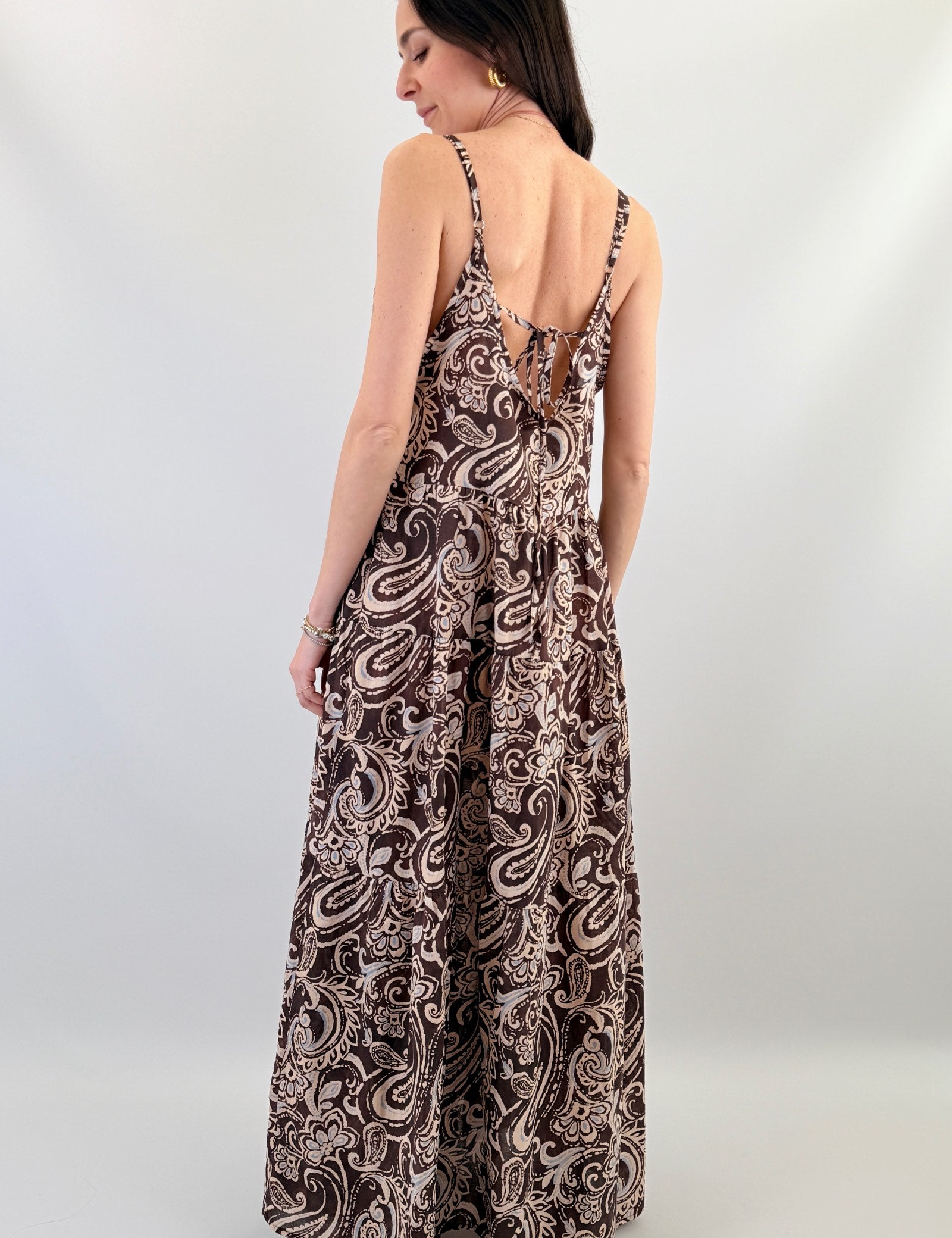 susy-mix-abito-cotone-marrone-fantasia-lungo-dietro.jpg