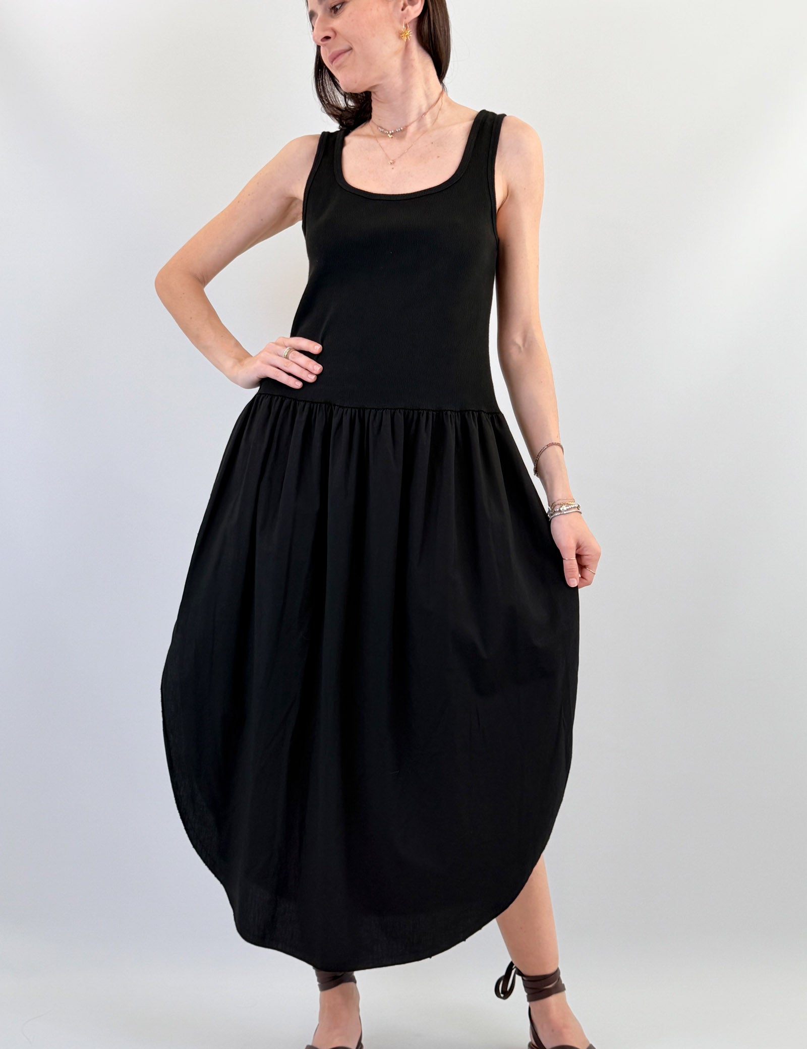 susy-mix-abito-lungo-costine-cotone-palloncino-nero.jpg