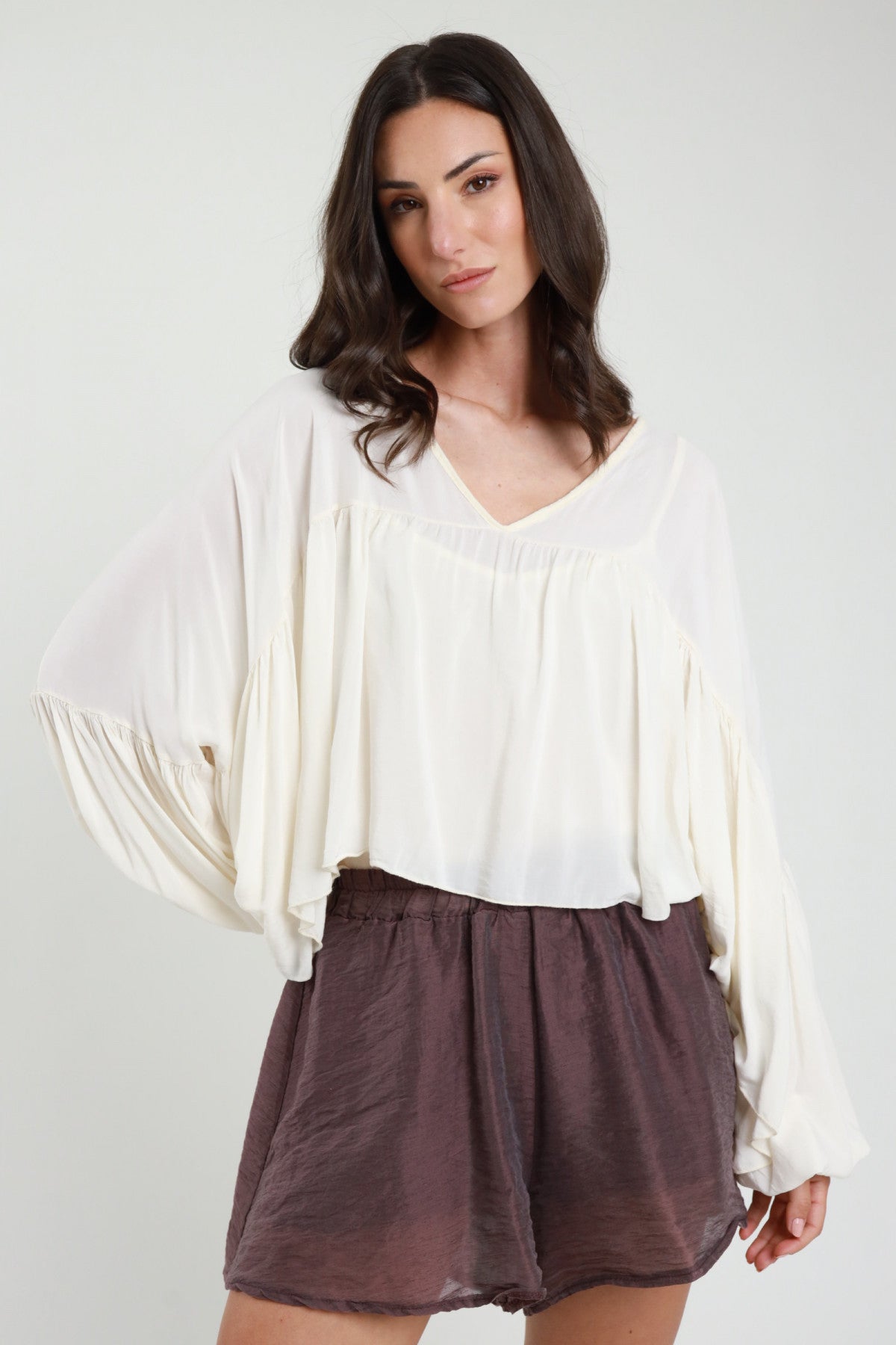 Blusa con balza scollo a V