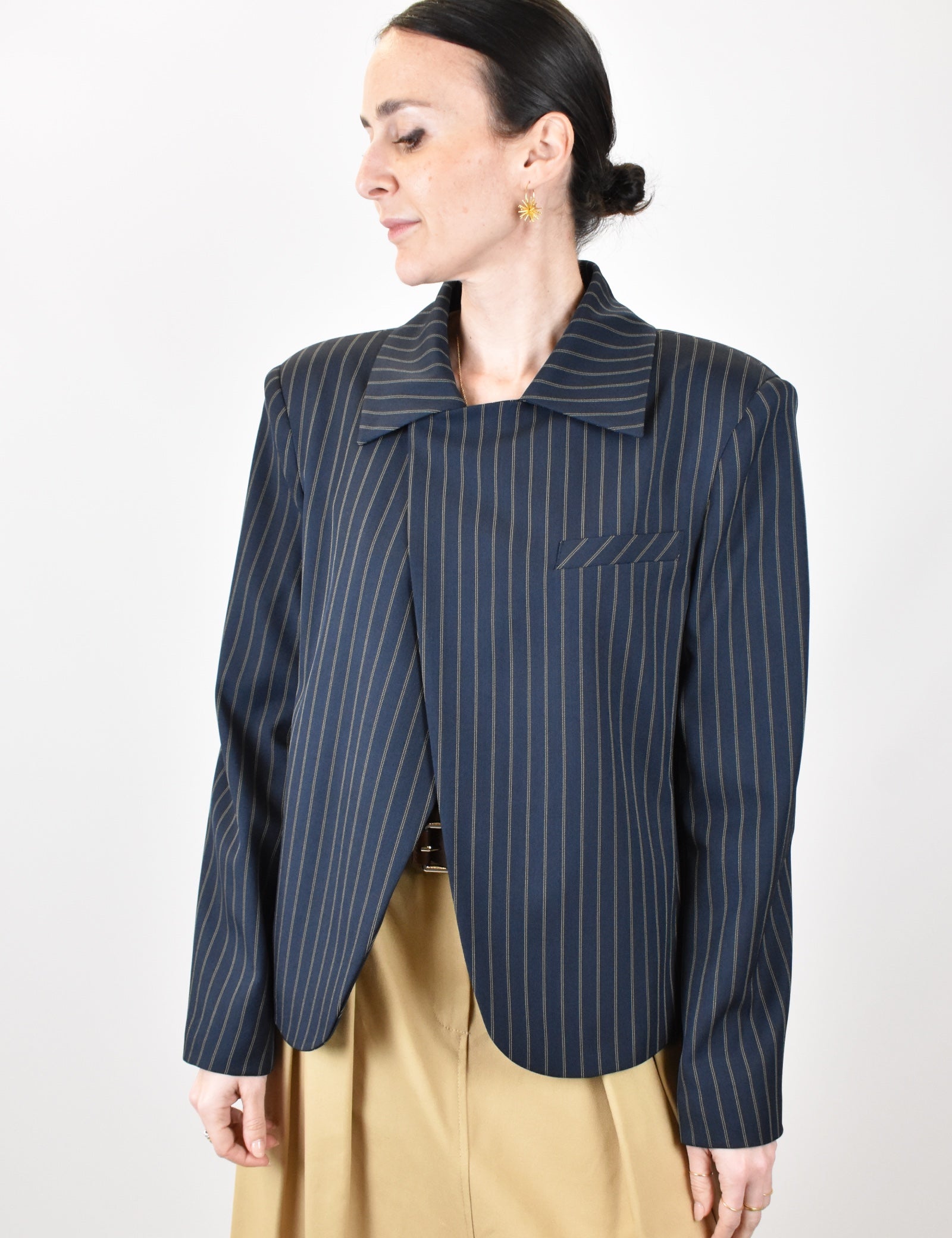 susy-mix-giacca-gessata-marrone-spalline-imbottite-blu.jpg