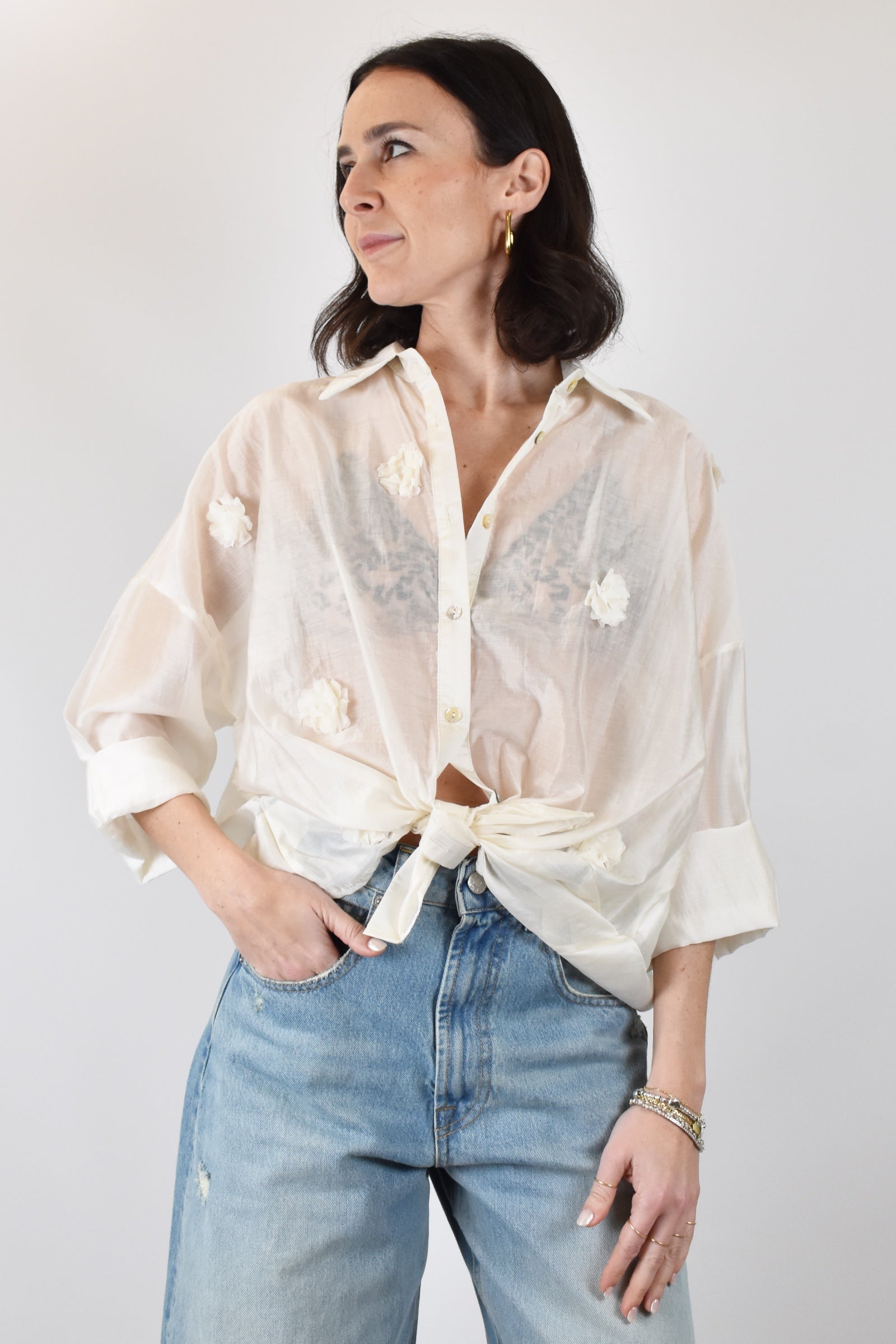 camicia donna in mussola Susy Mix con fiori applicati