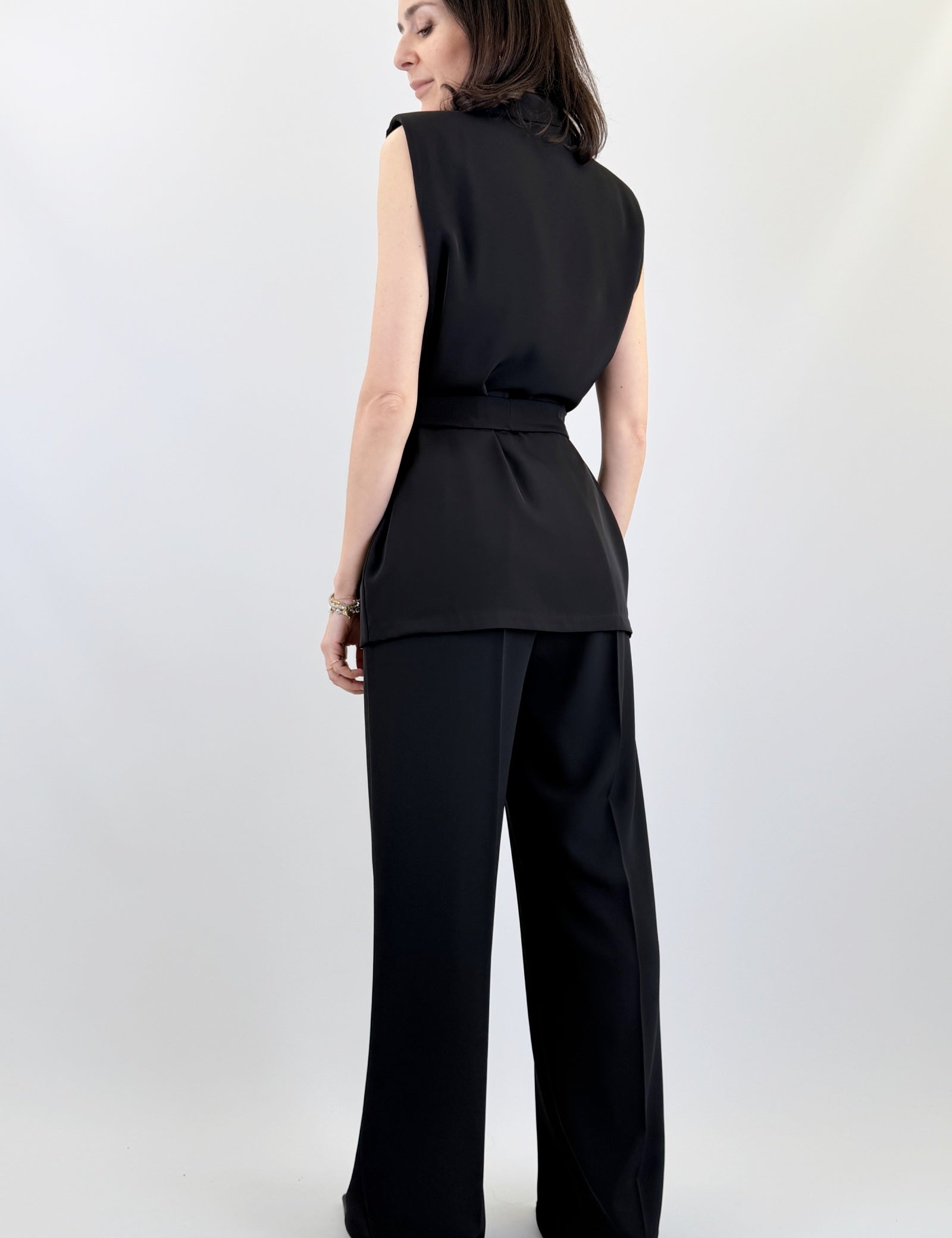 susymix-completo-gilet-pantalone-nero-dietro.jpg