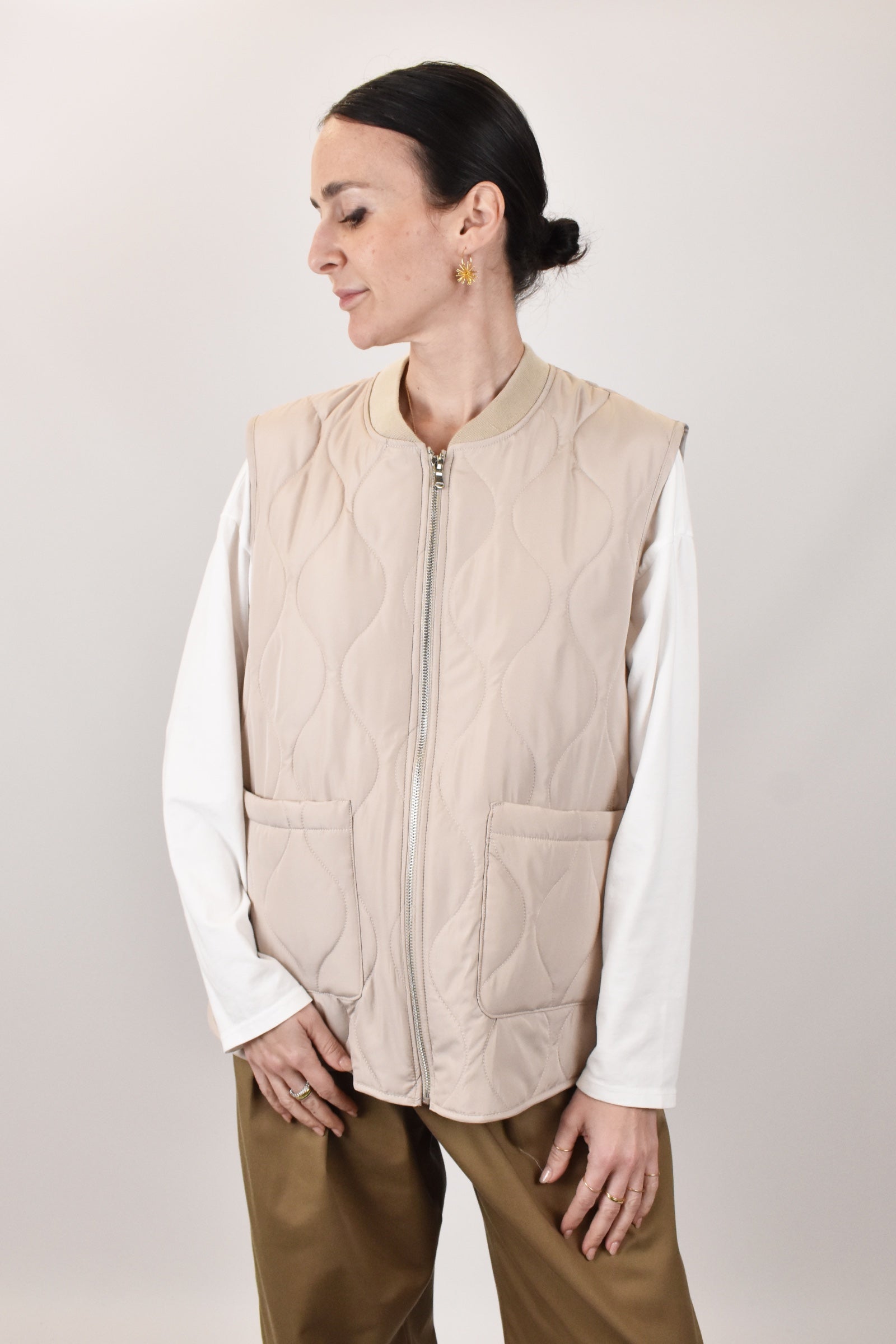 gilet trapuntato Susy Mix da donna sabbia con spacchi laterali