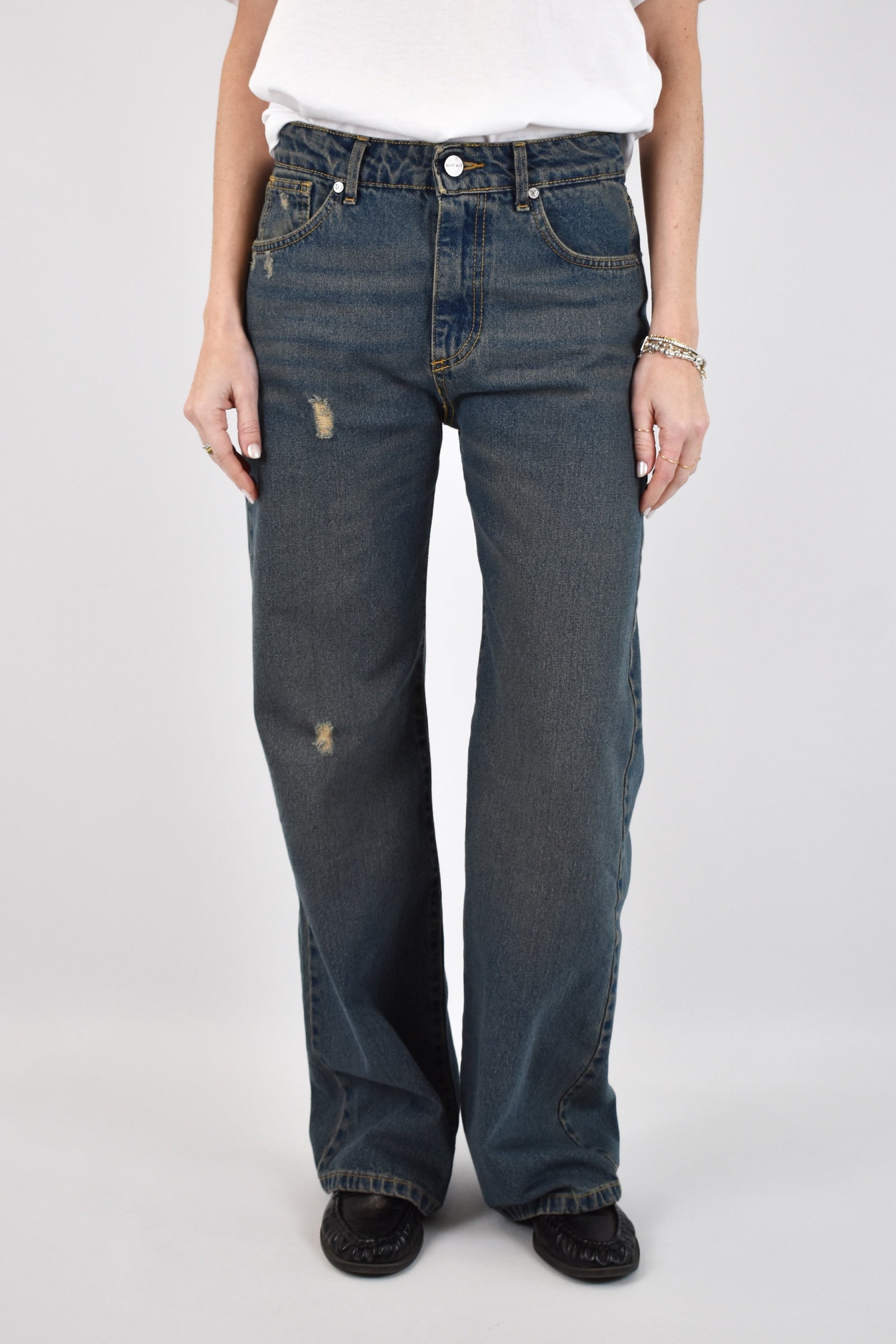 Jeans Susy Mix modello TINA straight leg a vita bassa in denim scuro leggermente invecchiato, casual chic, articolo jwtin88874