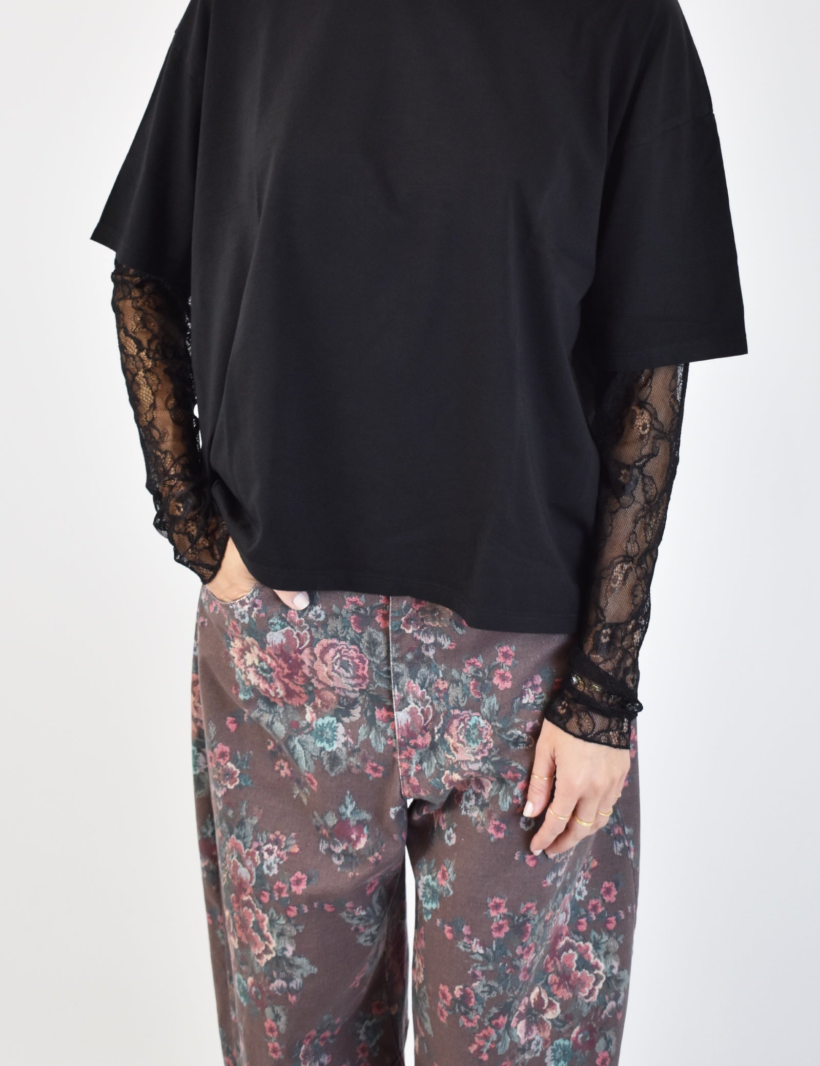 t-shirt susymix con manica in pizzo, vestibilità morbida, casual chic, nero, articolo 11073