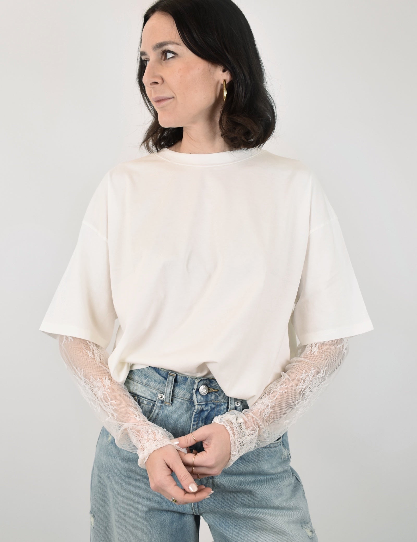 t-shirt in cotone di Susy Mix  con manica in pizzo bianca, modello 11073