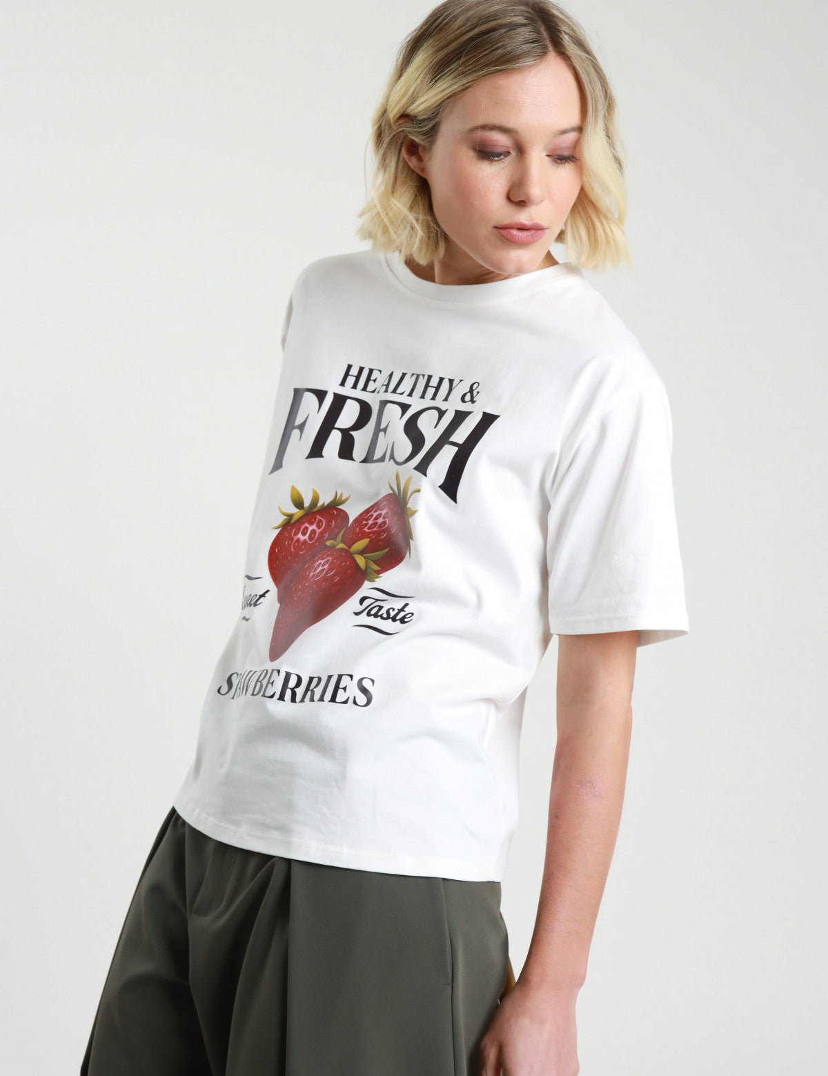 T-SHIRT DONNA SUSY MIX CON STAMPA STRAWBERRIES, ARTICOLO 233M