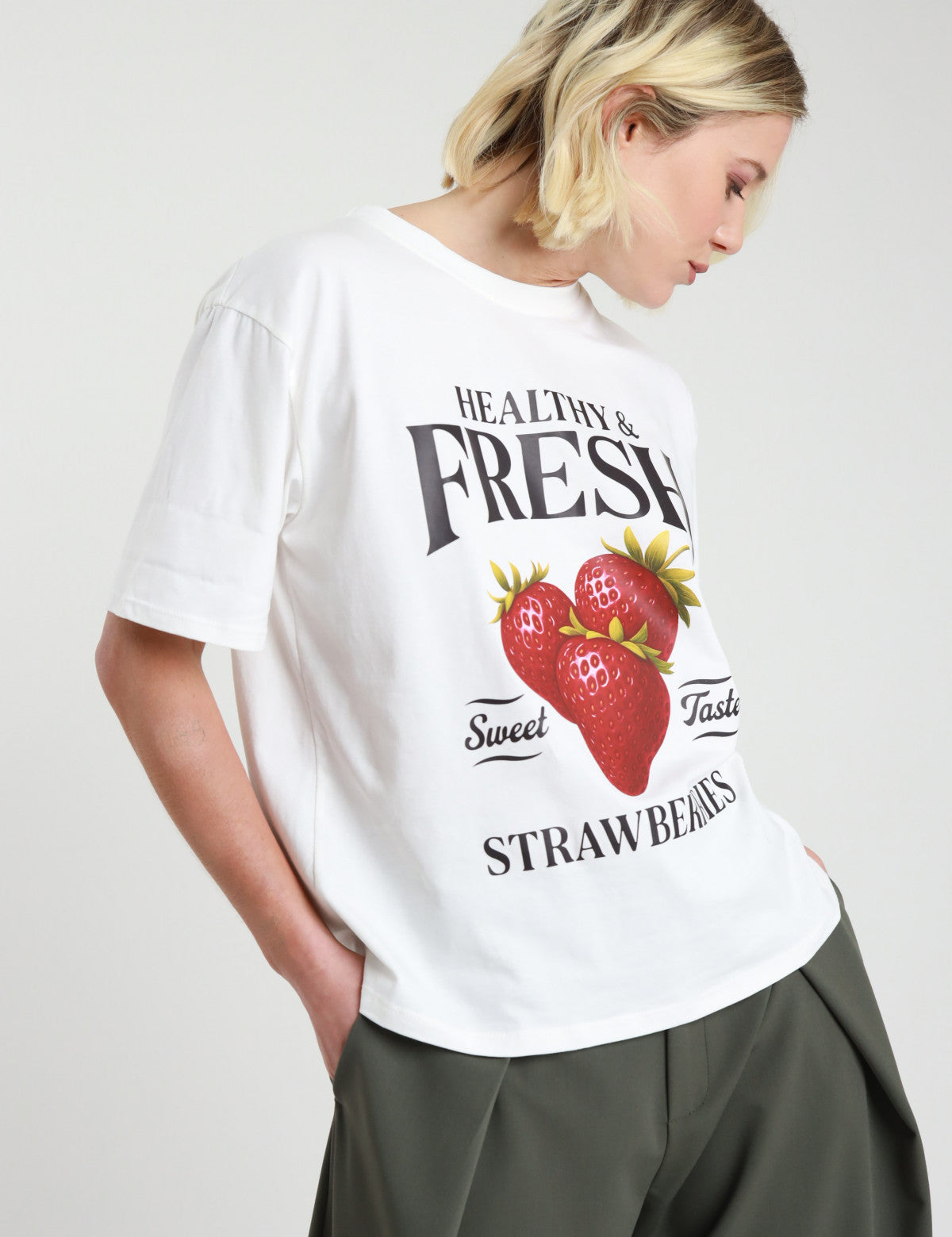 T-SHIRT DONNA SUSY MIX CON STAMPA STRAWBERRIES, ARTICOLO 233M