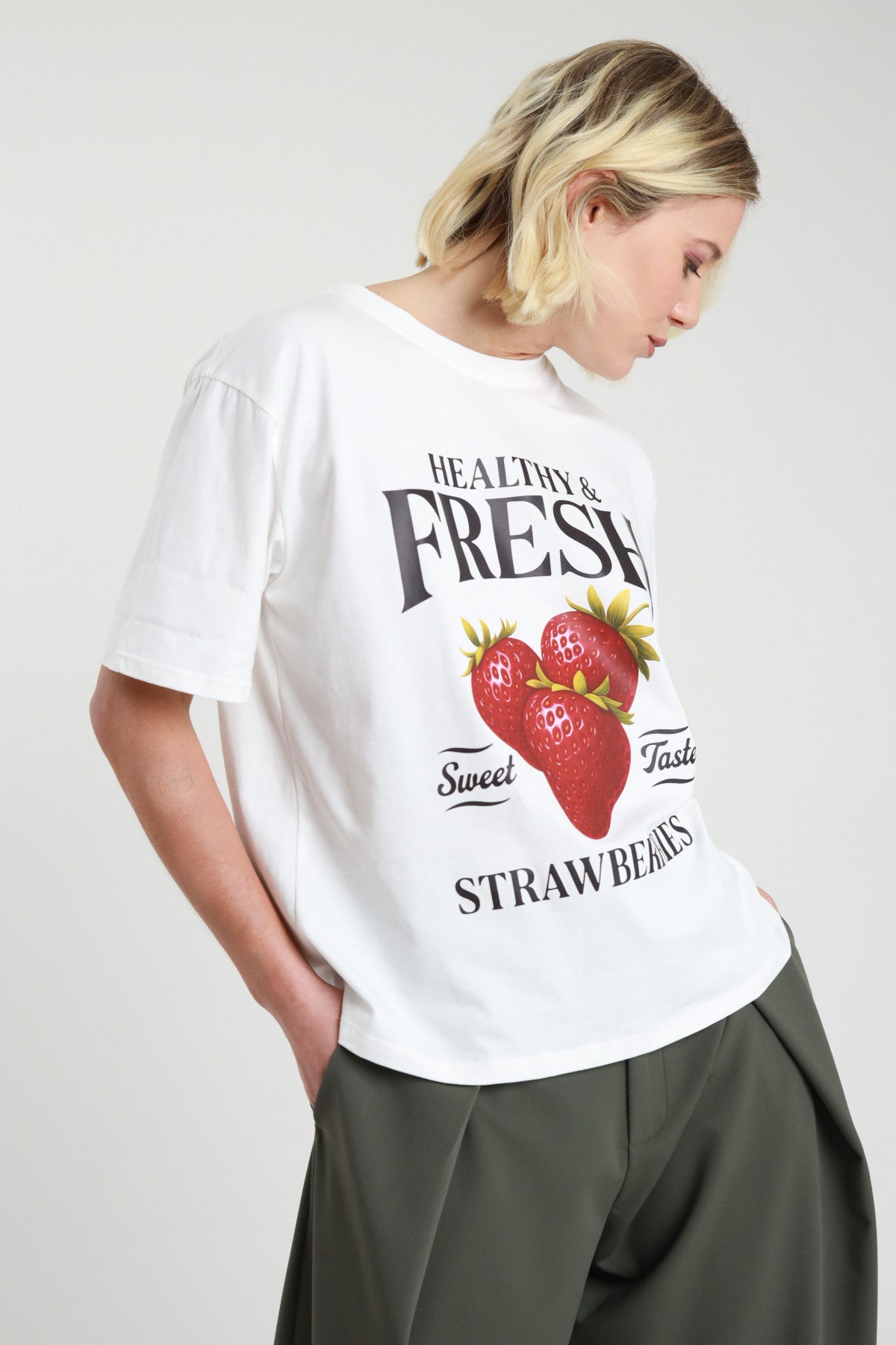 T-SHIRT DONNA SUSY MIX CON STAMPA STRAWBERRIES, ARTICOLO 233M