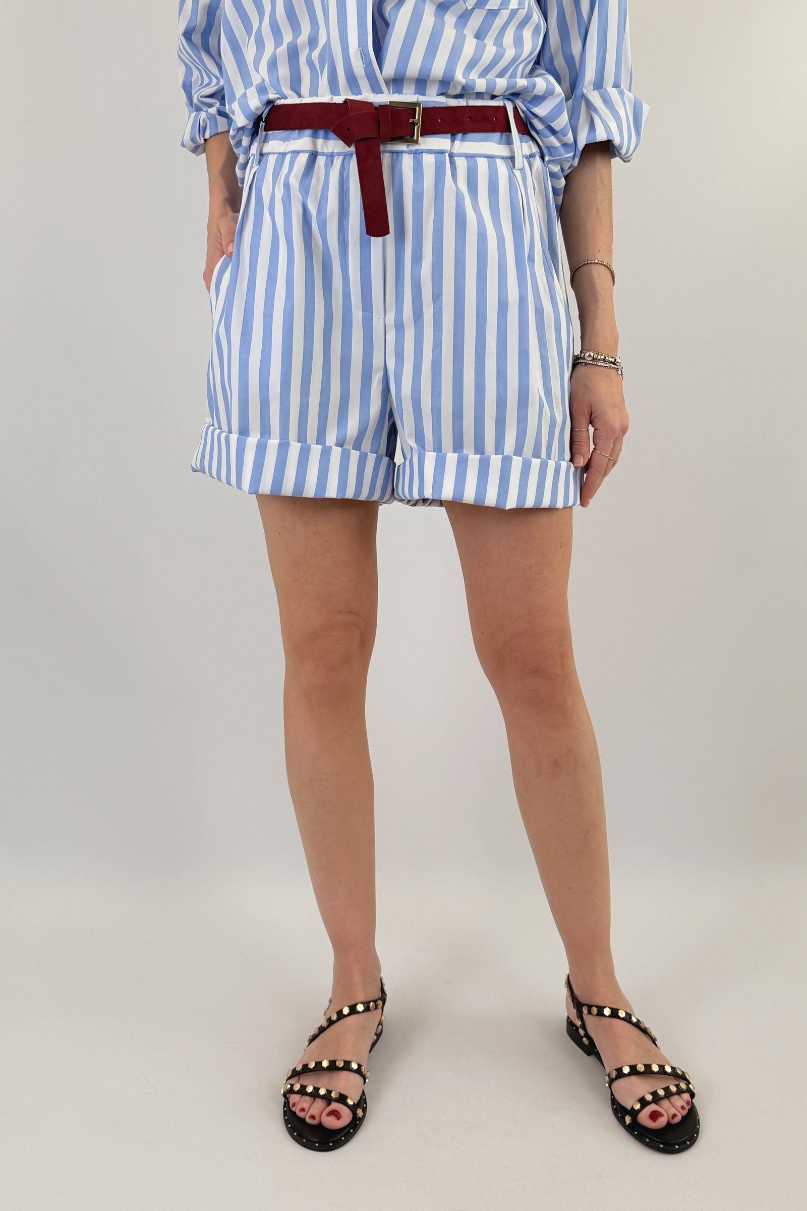 Shorts a righe con cintura