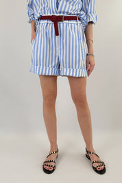 Shorts a righe con cintura