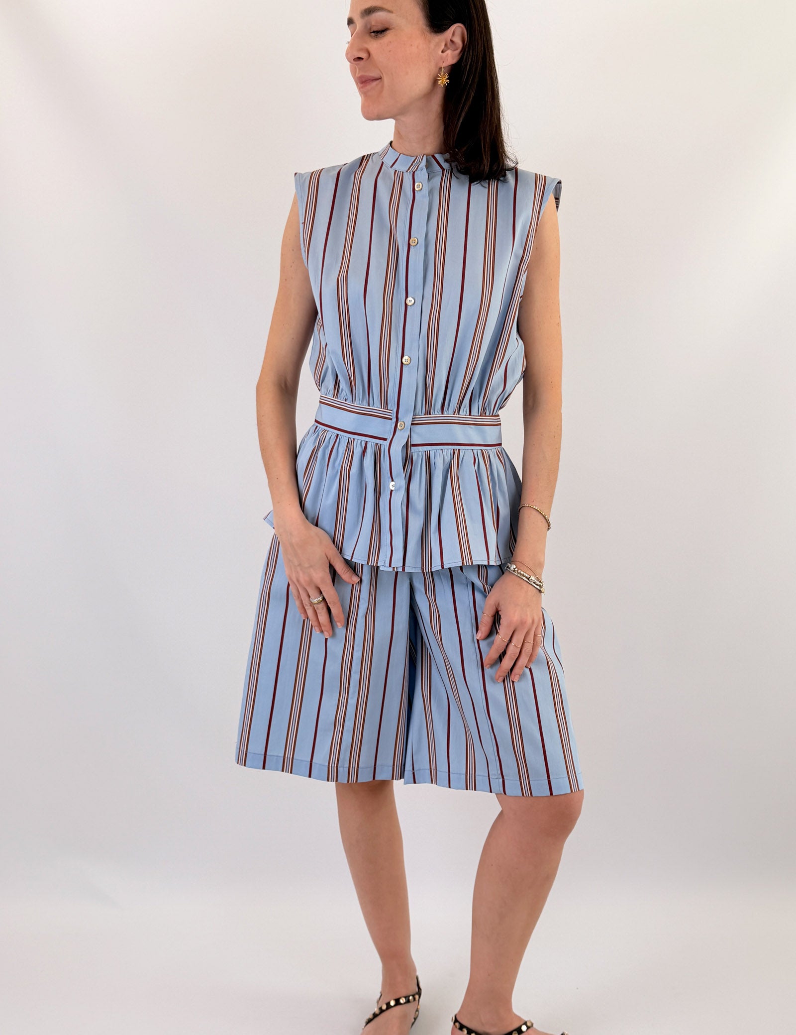 tensione-in-coordinato-righe-bermuda-camicia.jpg