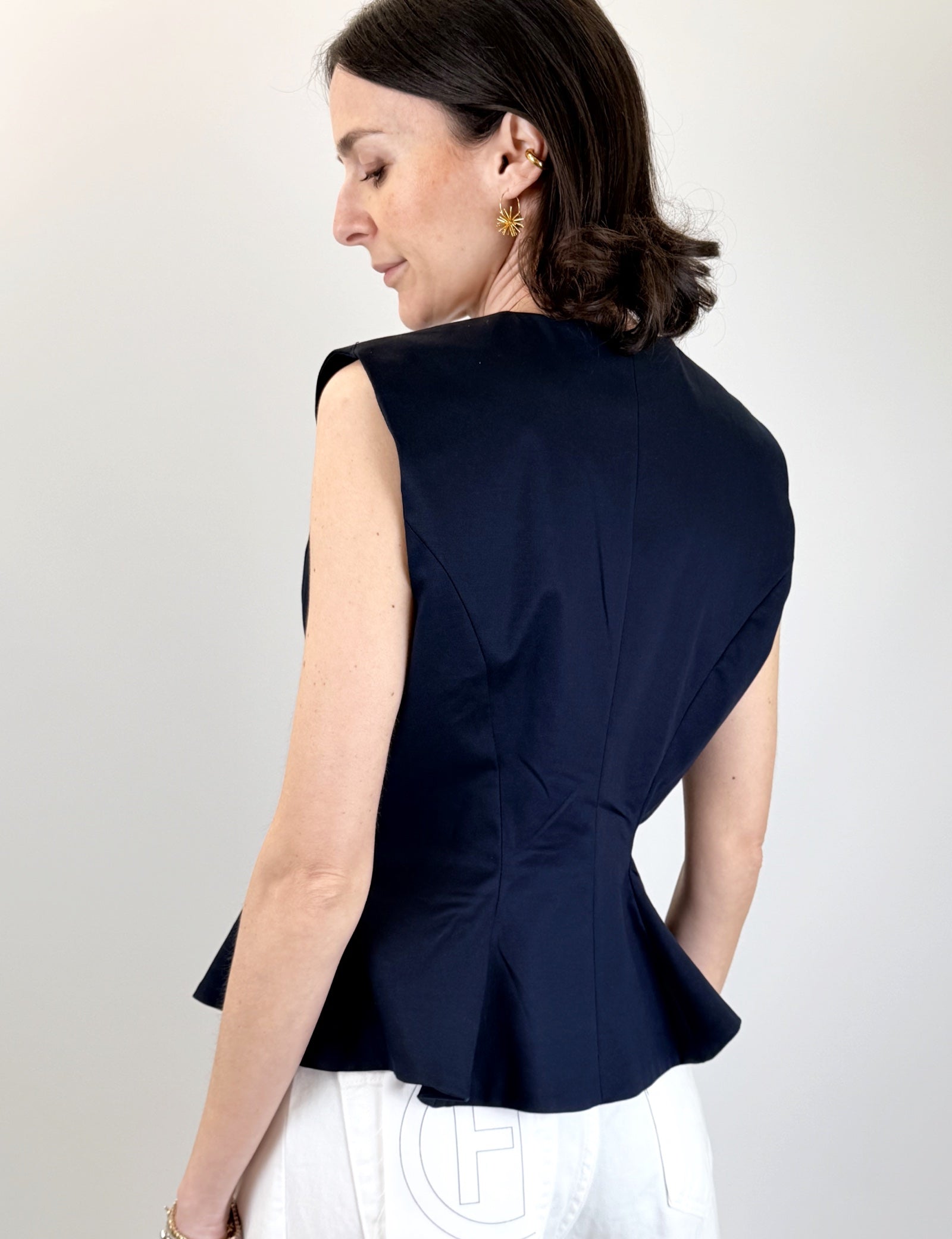 tensione-in-gilet-godet-blu-dietro.jpg