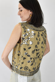 Gilet con ricami e perline