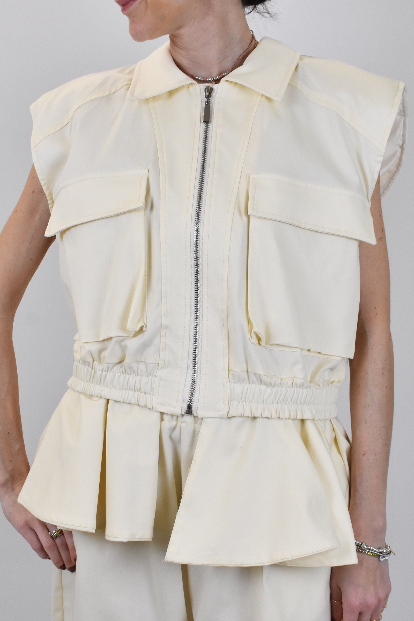 Gilet con tasche e gala