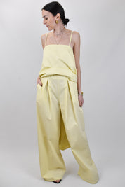 Pantalone ampio con pinces