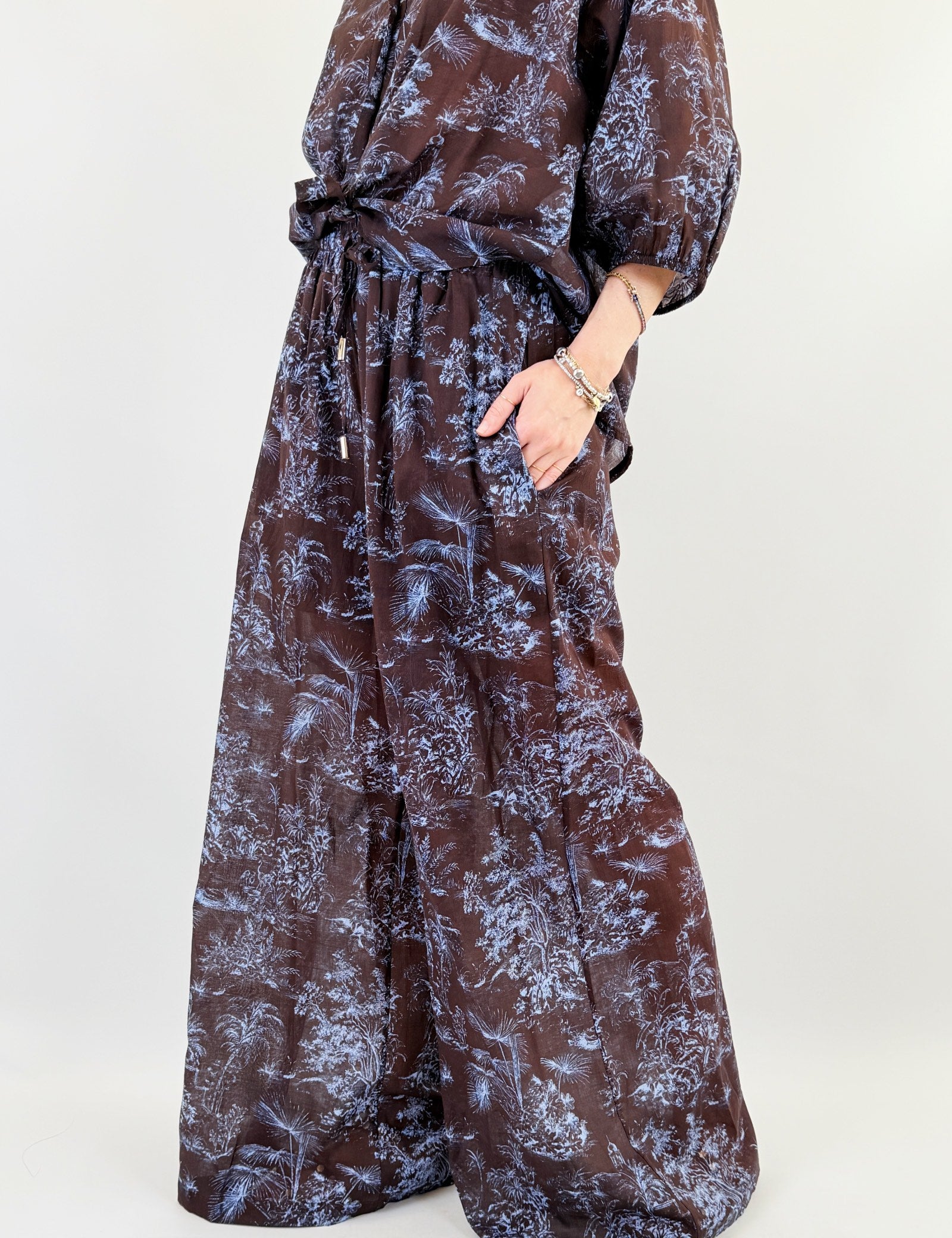 tensione-in-pantalone-moro-celeste.jpg